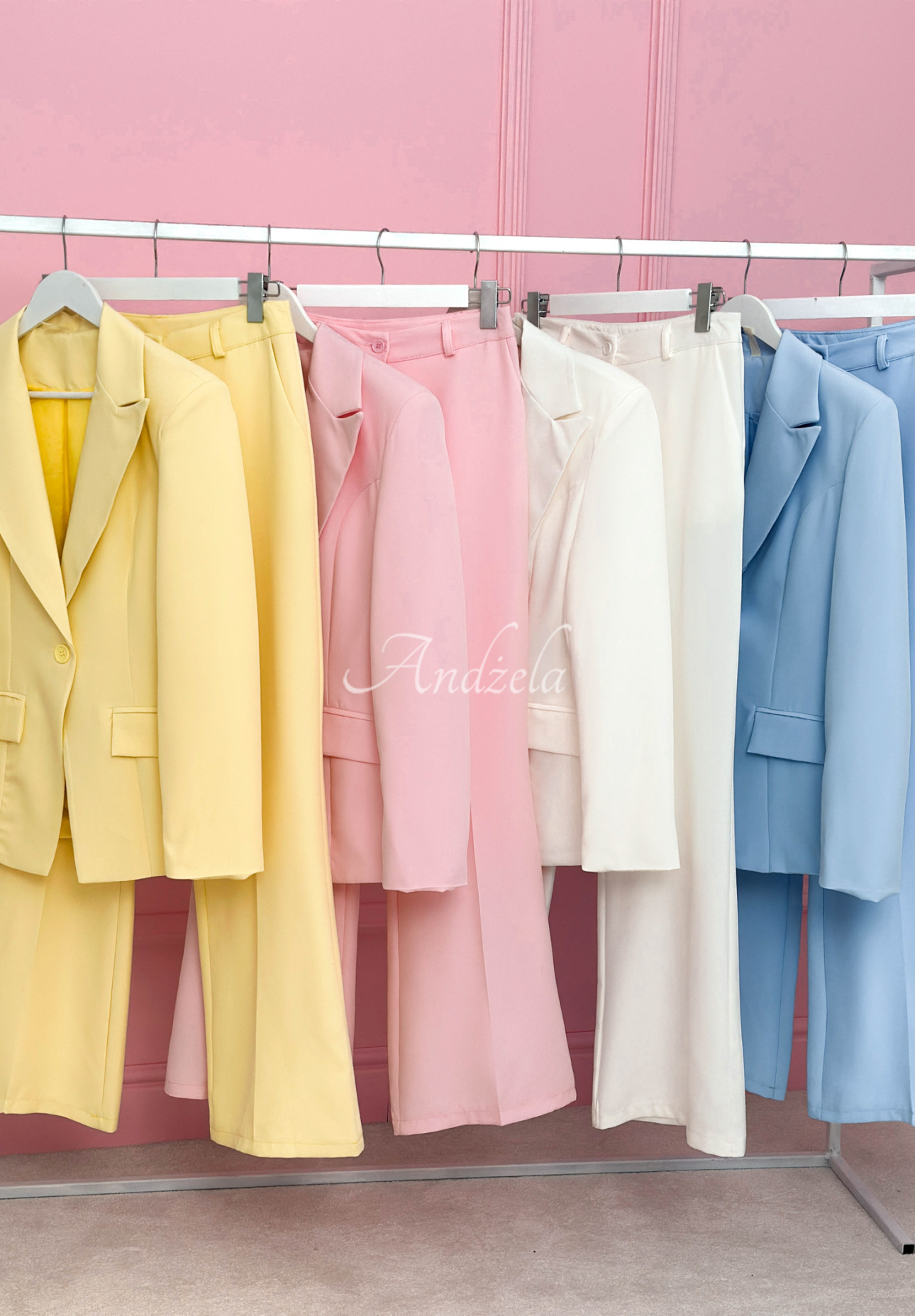 Priliehavý dámsky oblek s rozšírenými nohavicami Coctail Party ecru