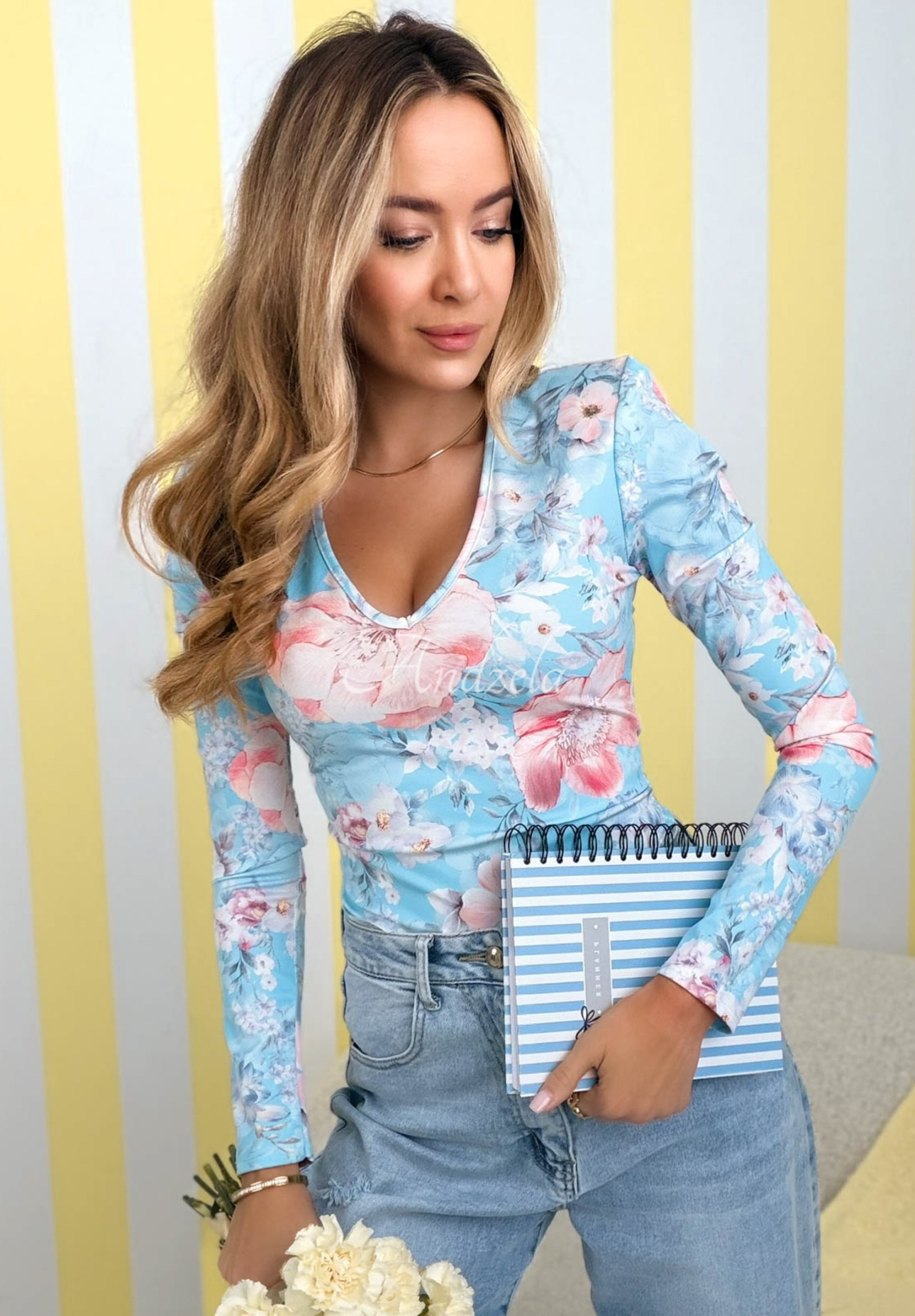 Kvetinová blúzka s výstrihom Camellia blankytná