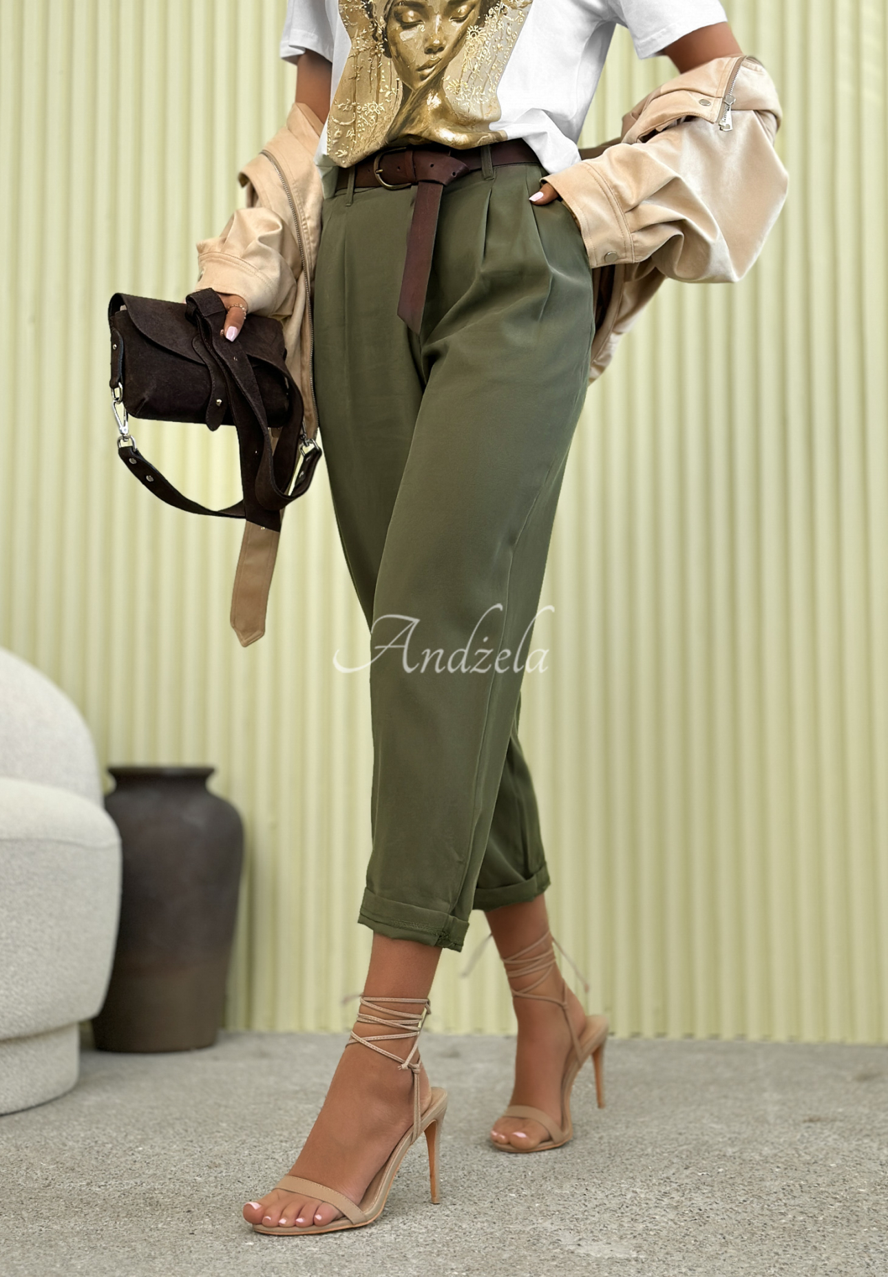 Elegantné nohavice mom fit z viskózy s opaskom Never Limit Yourslef khaki
