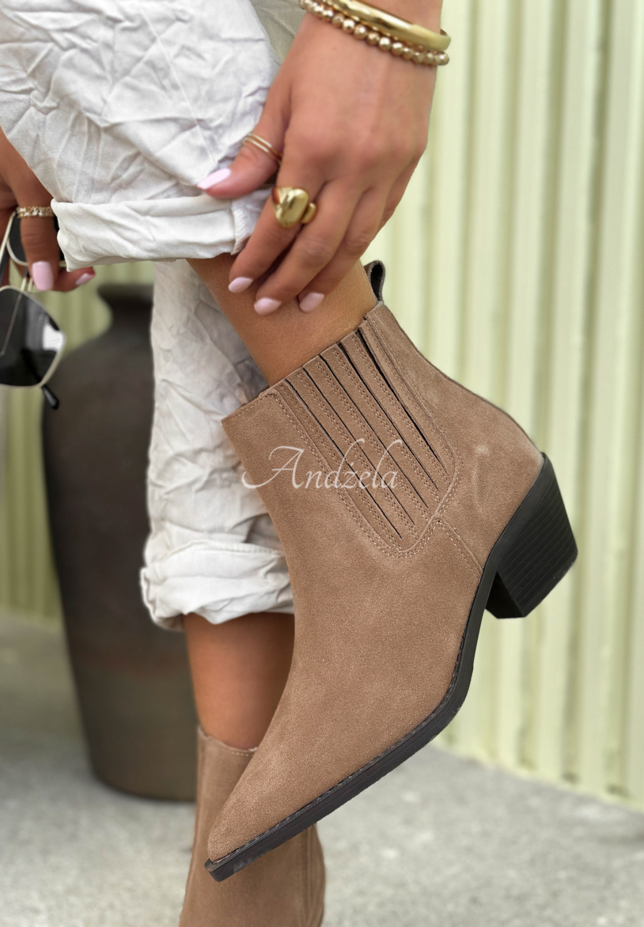 Semišové členkové čižmy The Small Steps béžové