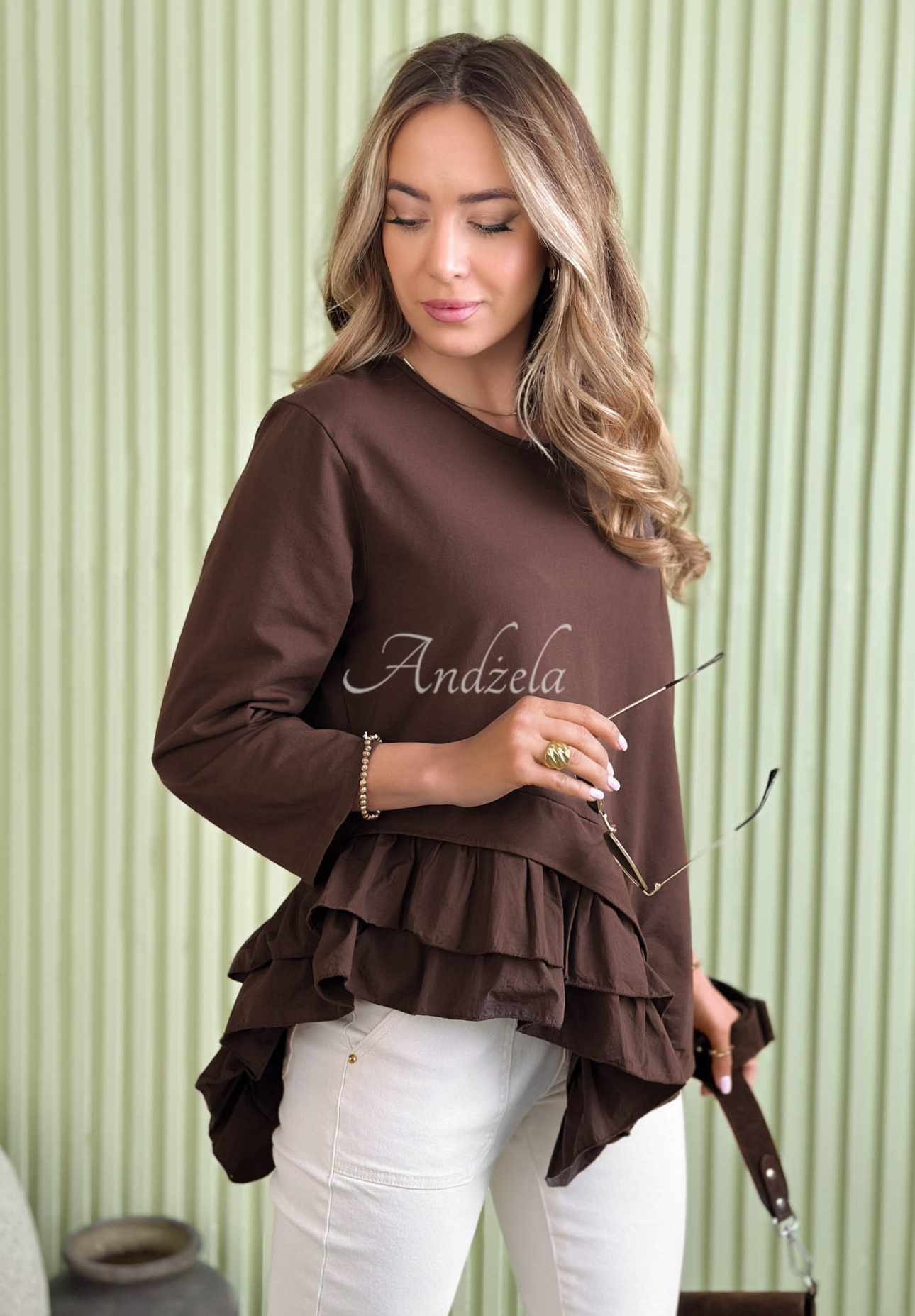 Asymetrická bavlnená blúzka s volánikmi Ruffle Lady čokoládová