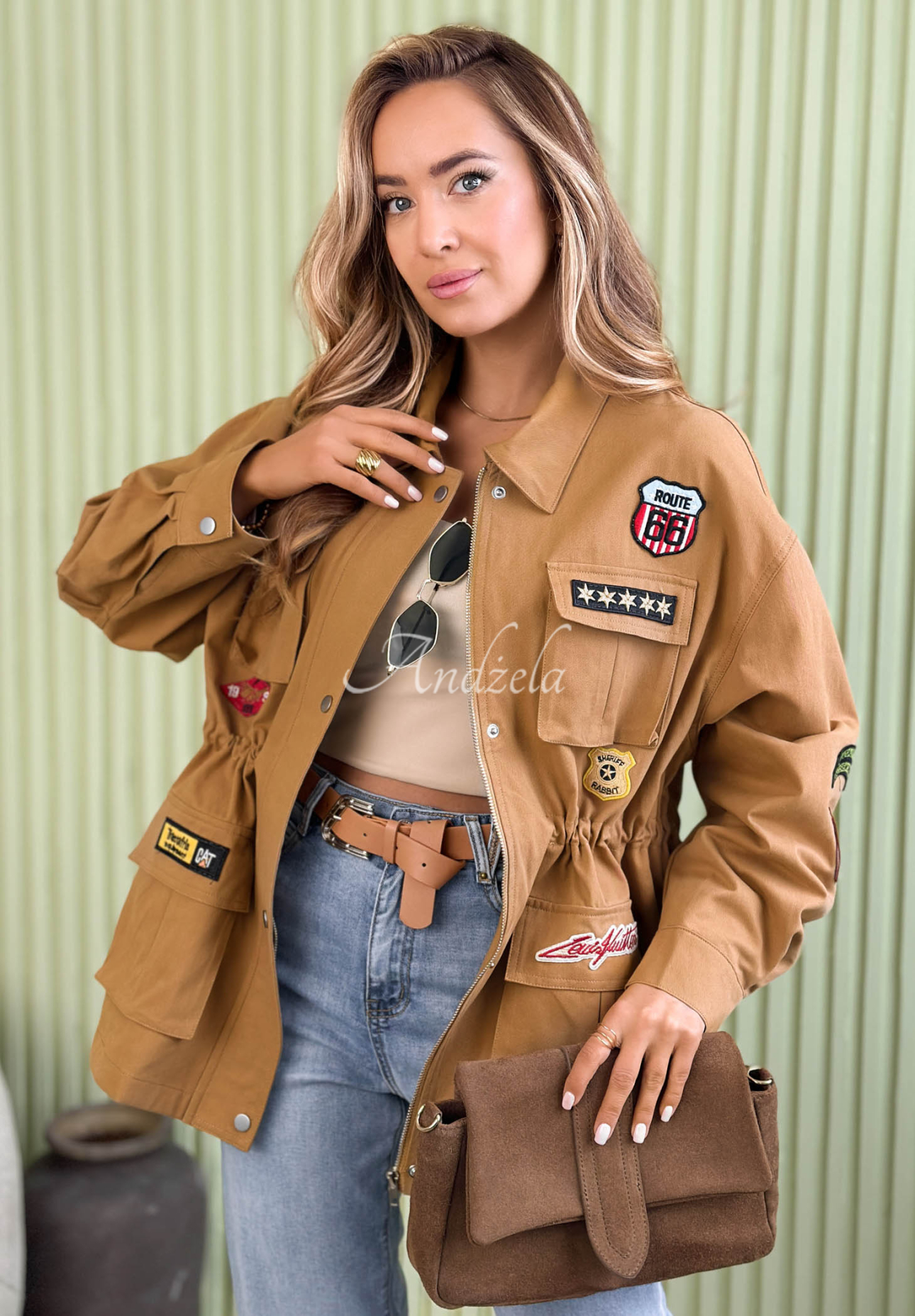 Bavlnená parka s nášivkami Palloma ťavia