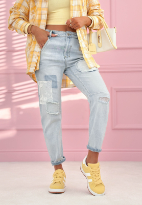 Džínsy mom fit s nášivkami Like A Cutie svetlomodré