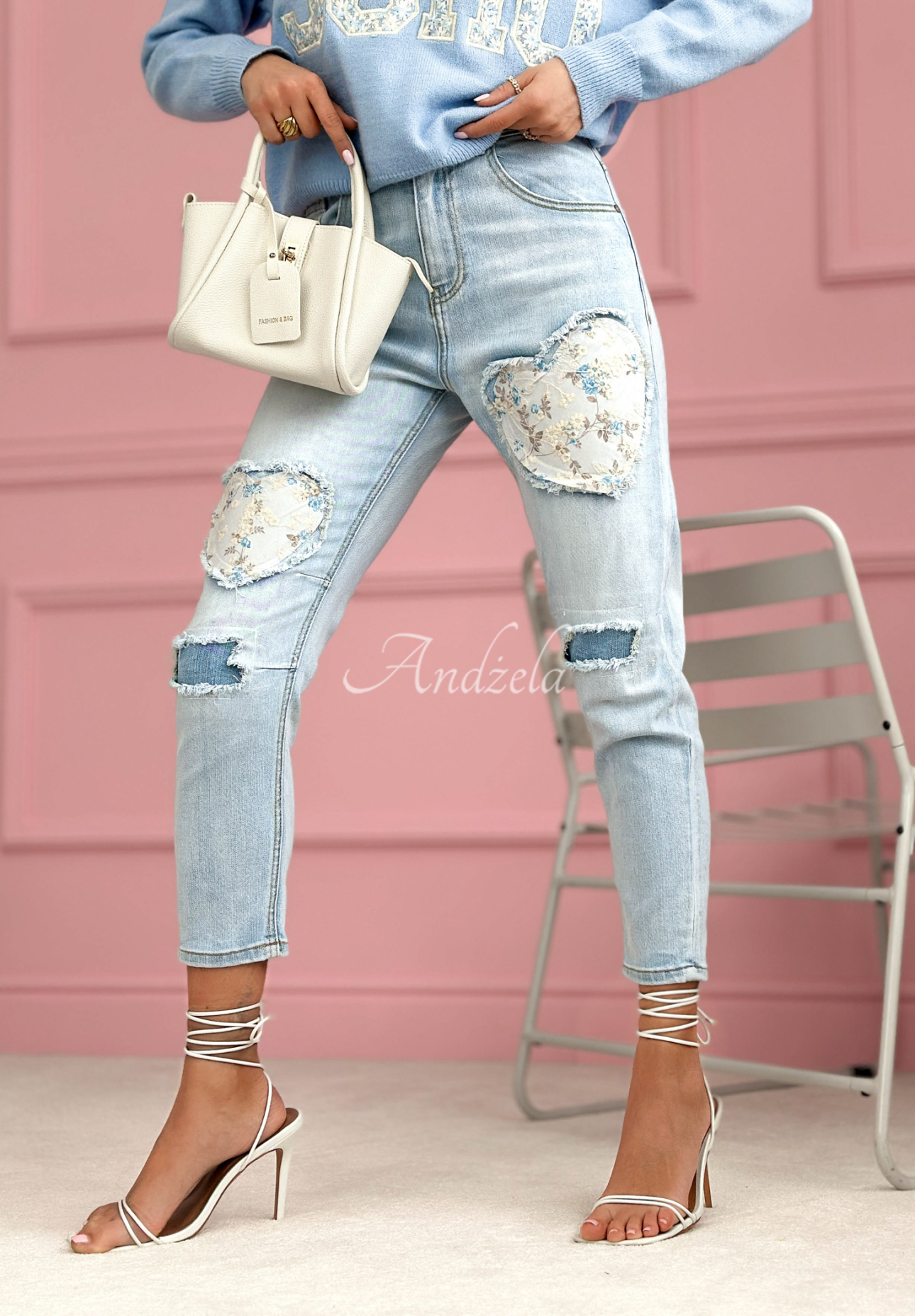 Džínsy mom fit s nášivkami My Big Heart svetlomodré