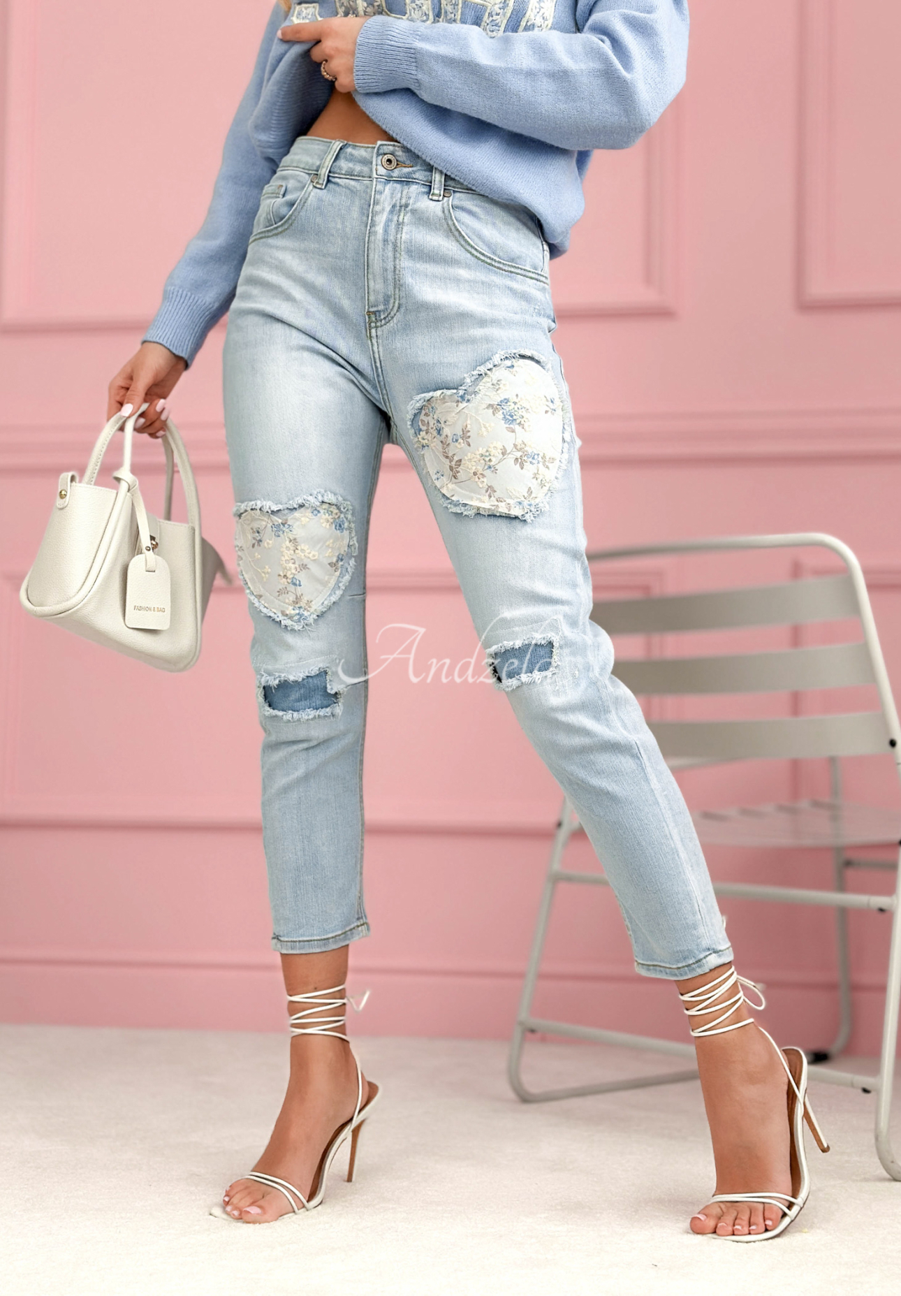 Džínsy mom fit s nášivkami My Big Heart svetlomodré