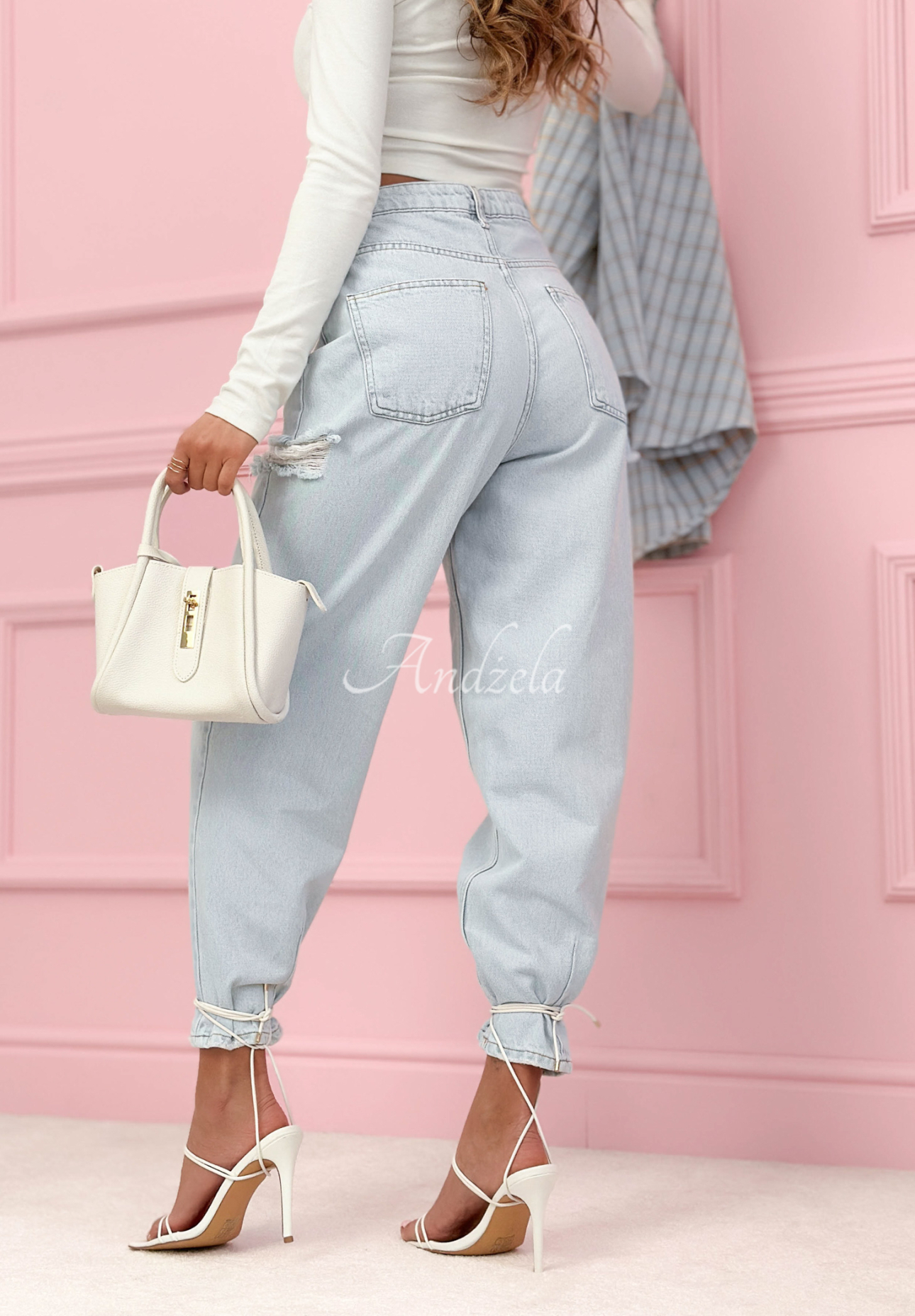 Mom fit džínsy s odreninami Socorro svetlomodré