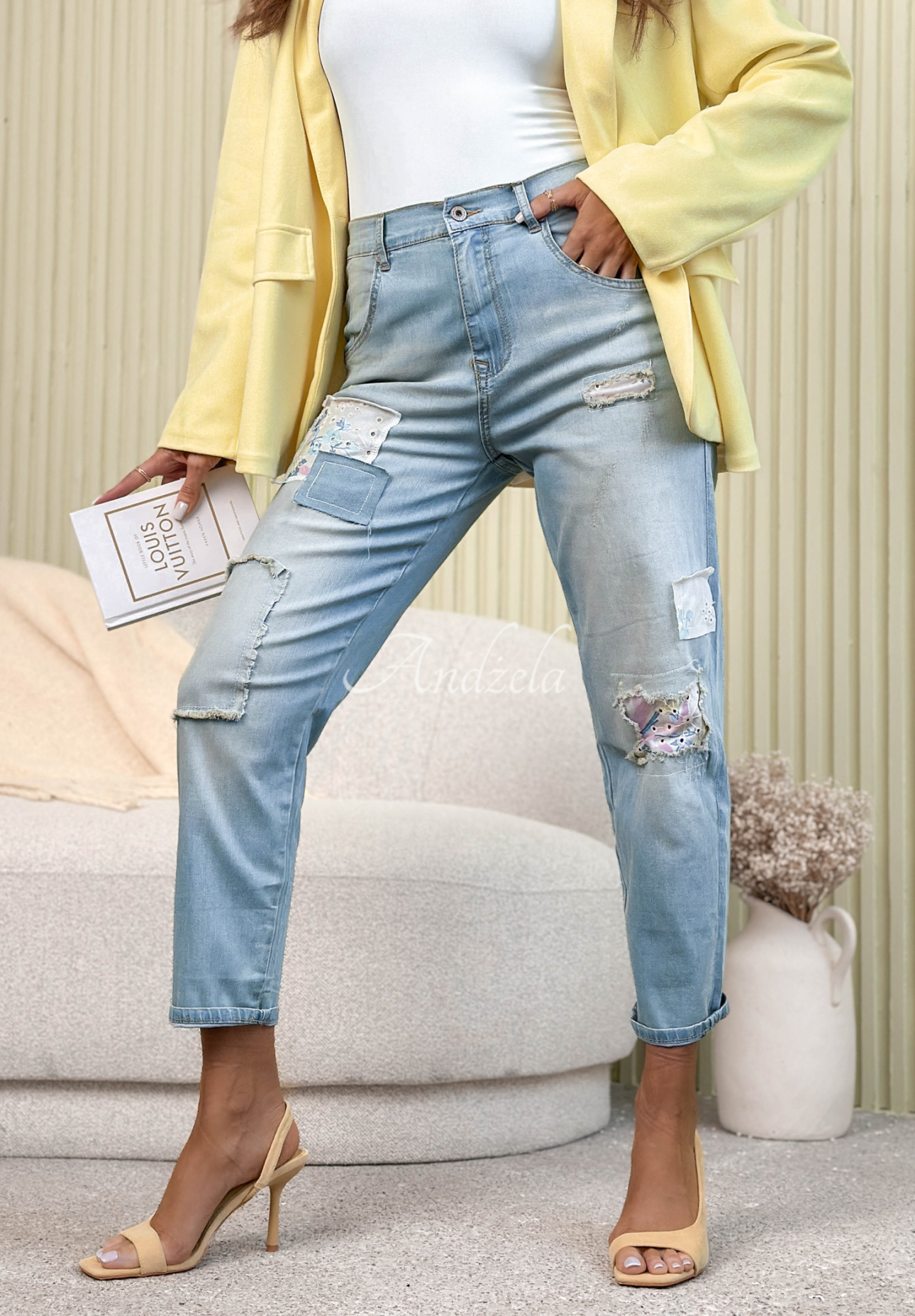 Džínsy mom fit s nášivkami In My Spring Era svetlomodré