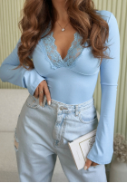 Blúzka longsleeve z dekoltem i koronką Subtle Touch blankytná