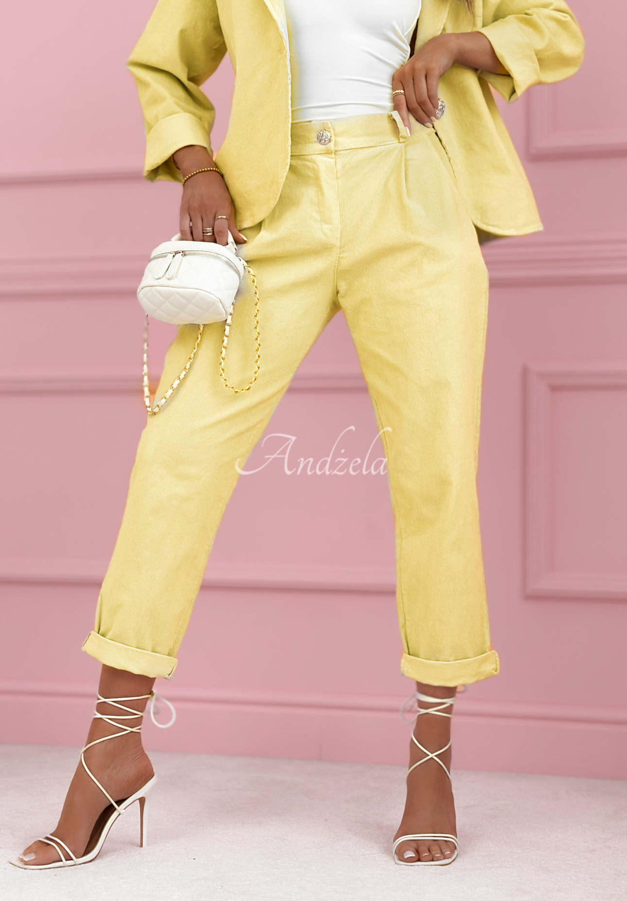 Menčestrové bavlnené nohavice mom fit Goodbye Lovely žlté