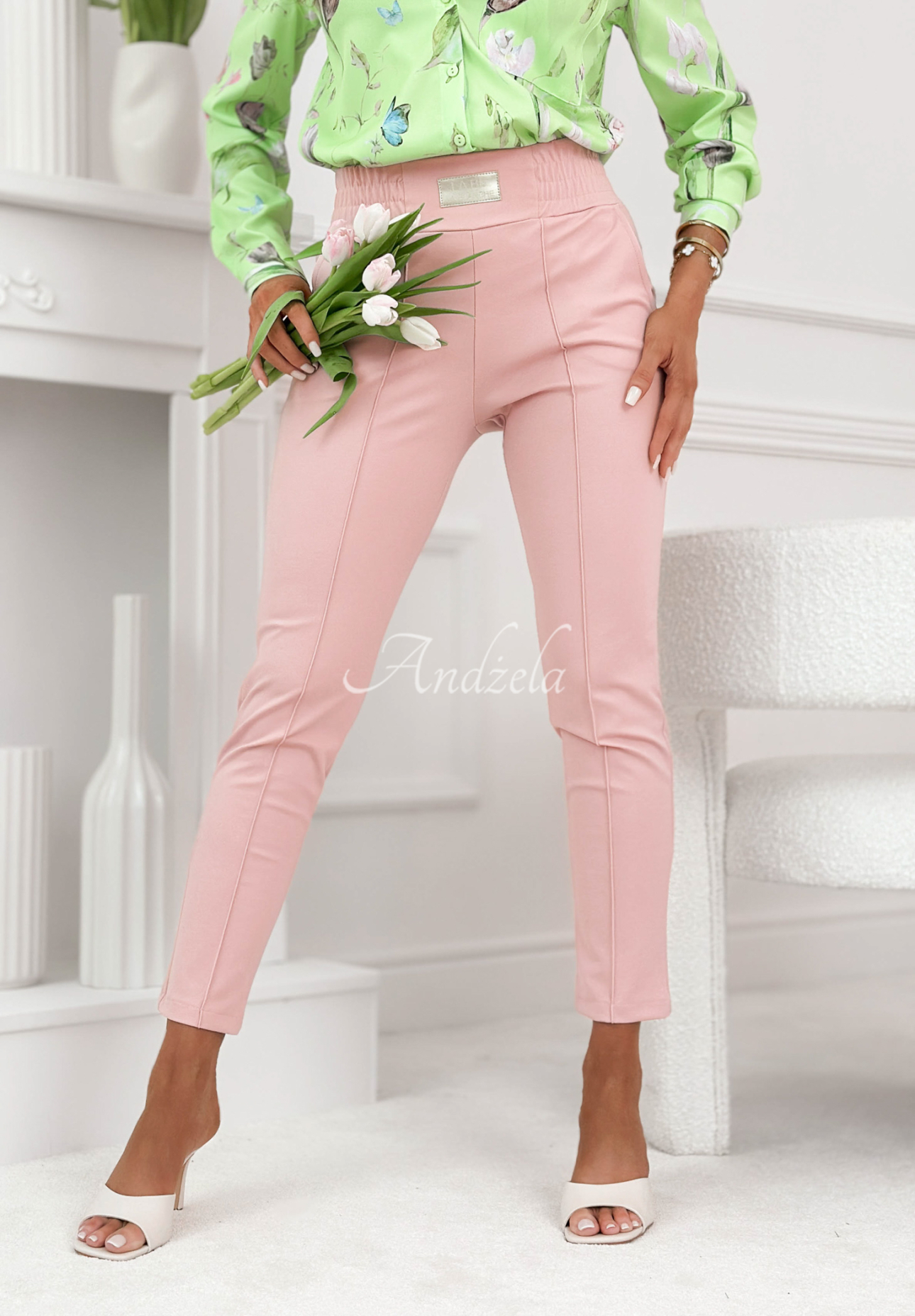 Látkové nohavice Pretty On Point púdrovo ružová