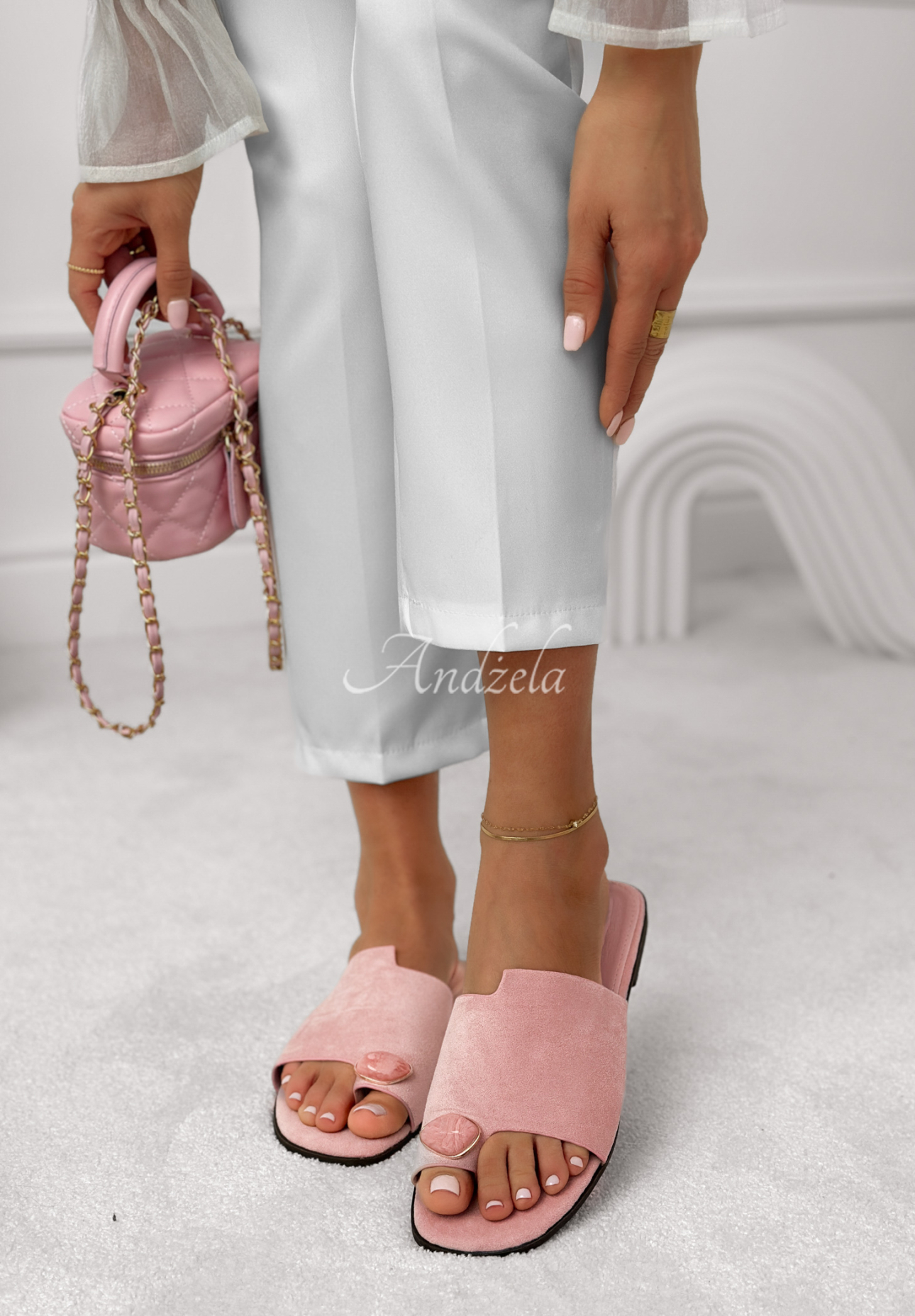 Semišové šľapky s ozdobným detailom Morgana púdrovo ružová