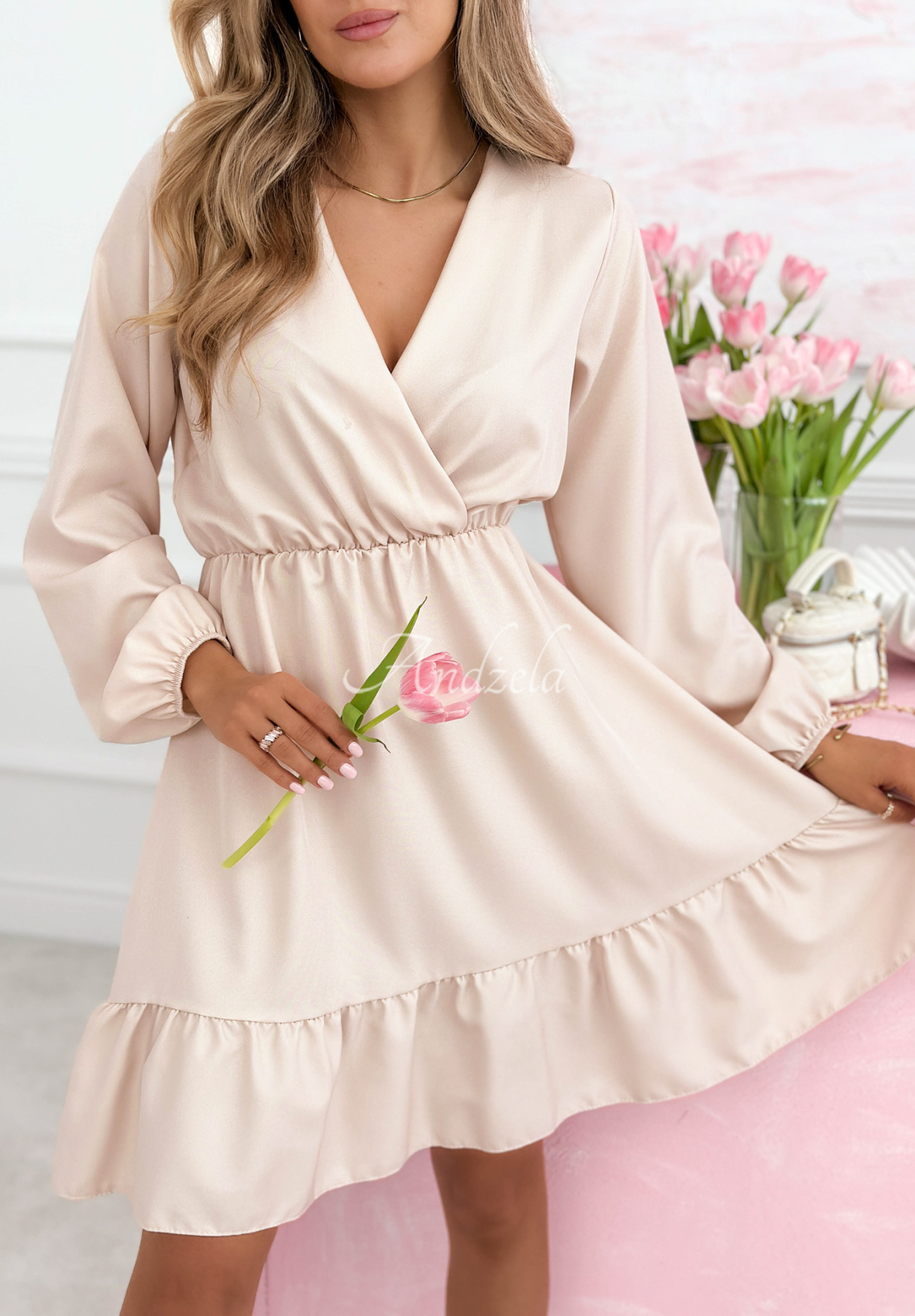 Obálkové šaty s volánikmi a viskózou Valentina béžová