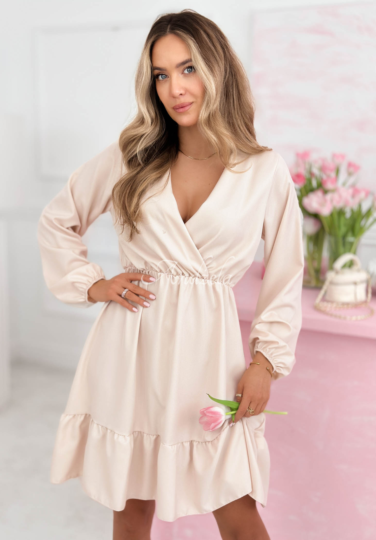 Obálkové šaty s volánikmi a viskózou Valentina béžová