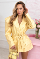 Skórzana Sako z szerokimi ramionami i paskiem Aveline čierna