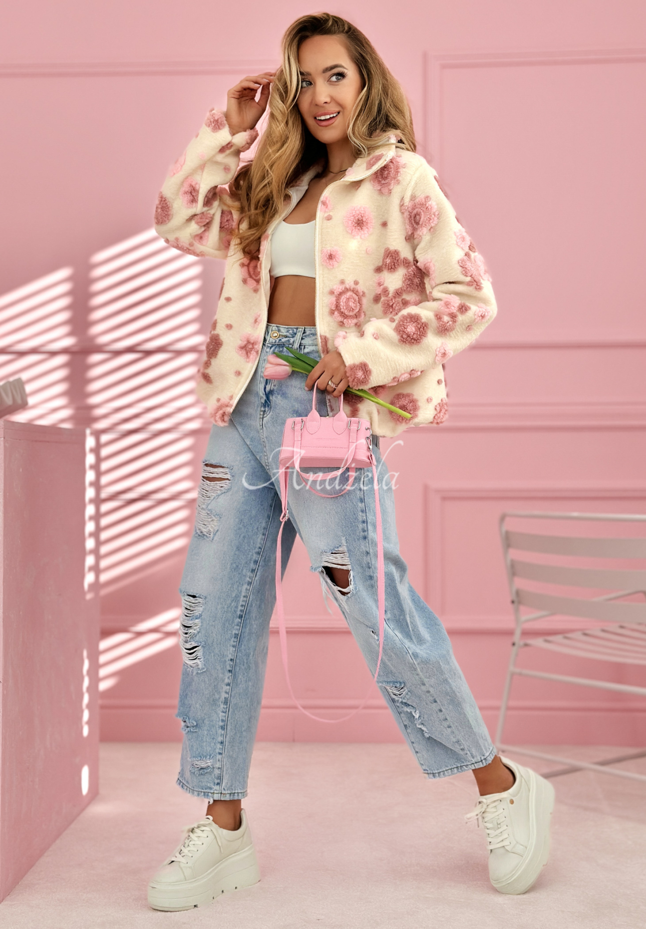 Bunda so stojačikom s kvetmi Avalisse bielo-ružová