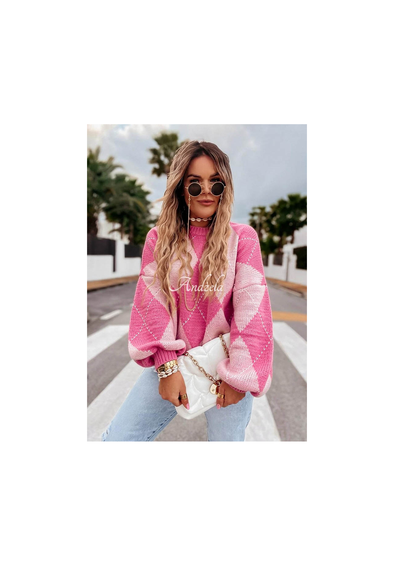 Mäkký kosoštvorcový sveter s vlnou a viskózou Strawberry Smoothie ružový