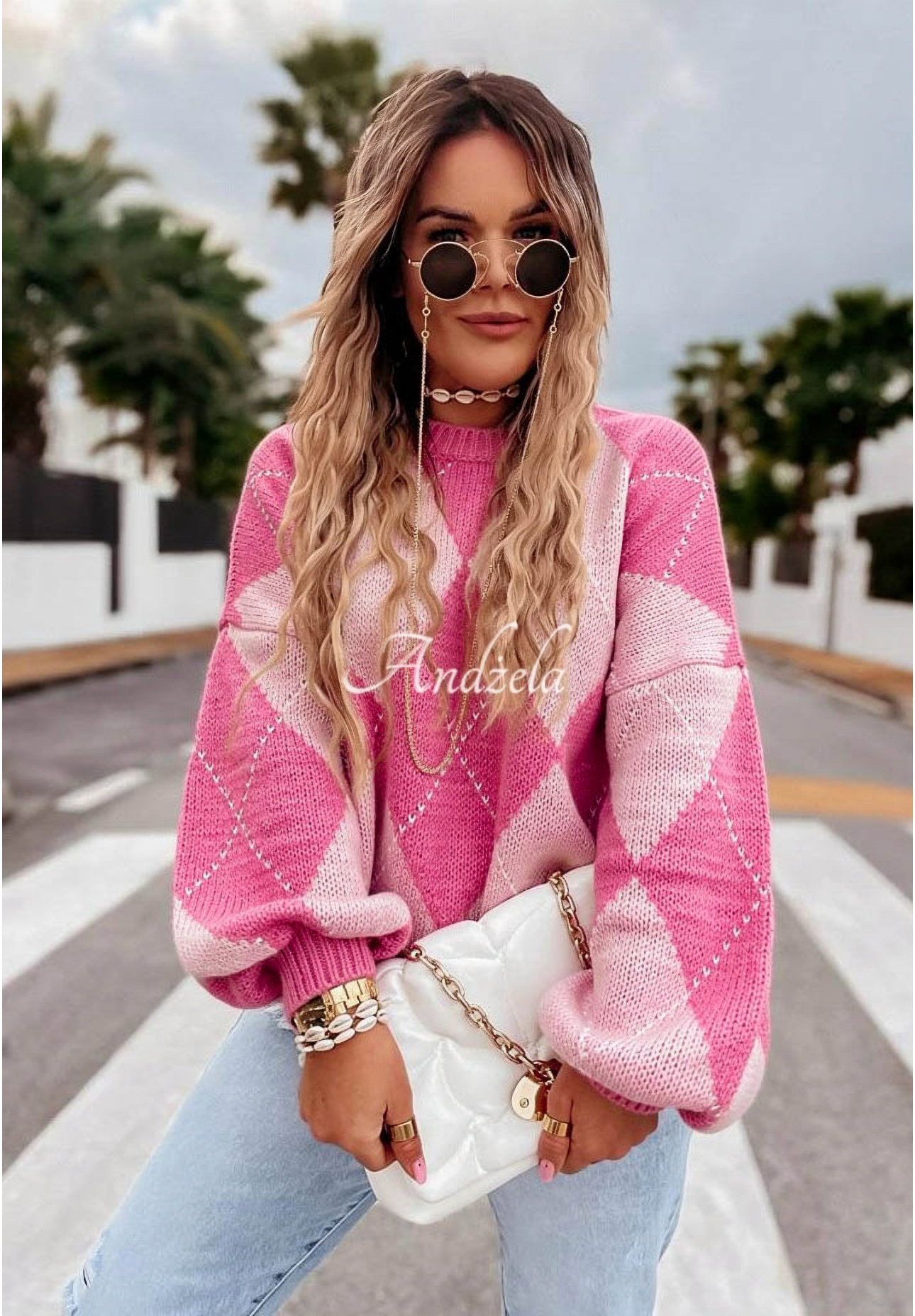 Mäkký kosoštvorcový sveter s vlnou a viskózou Strawberry Smoothie ružový