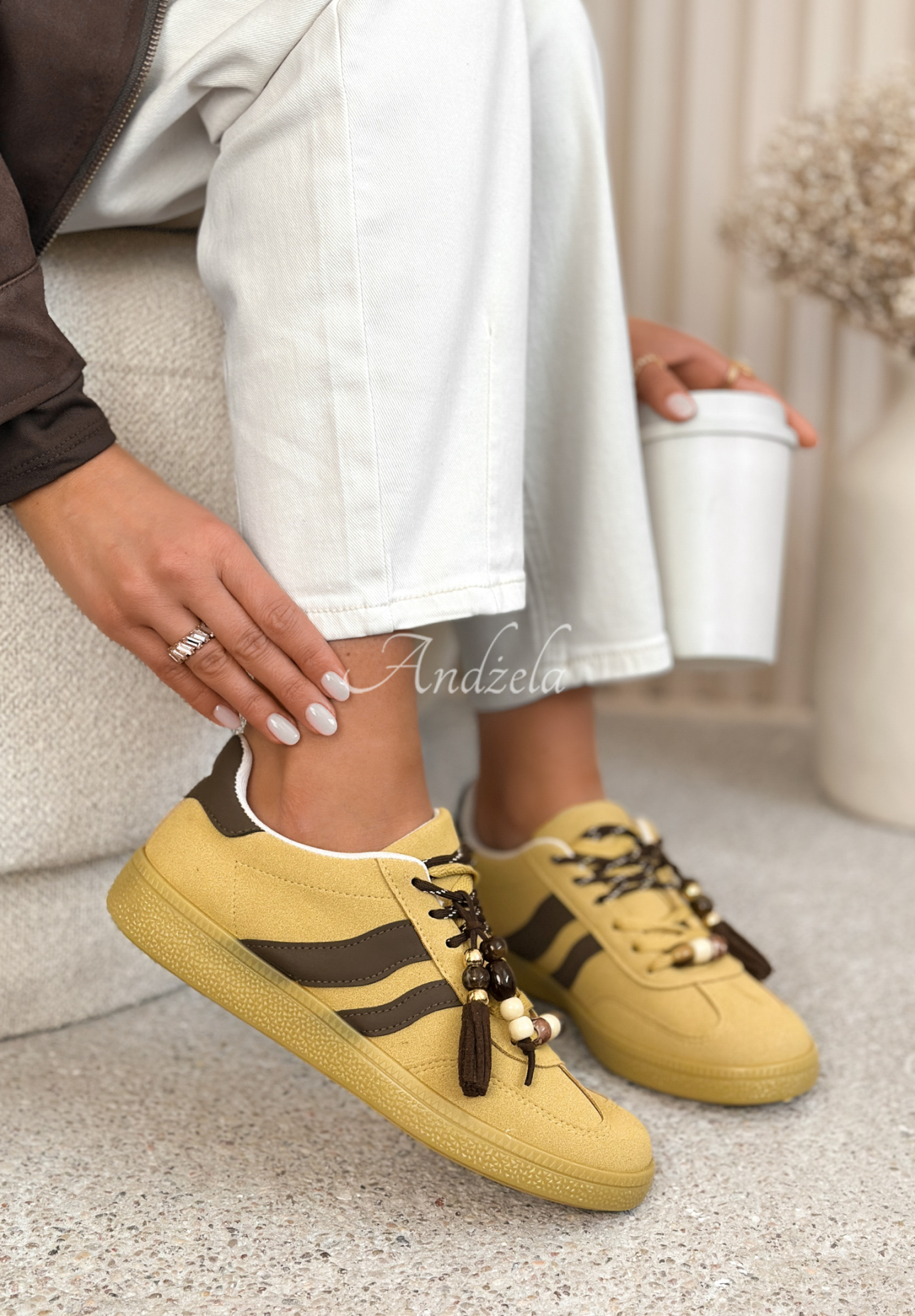 Sneakersy s korálikmi a príveskom Chris pistáciové