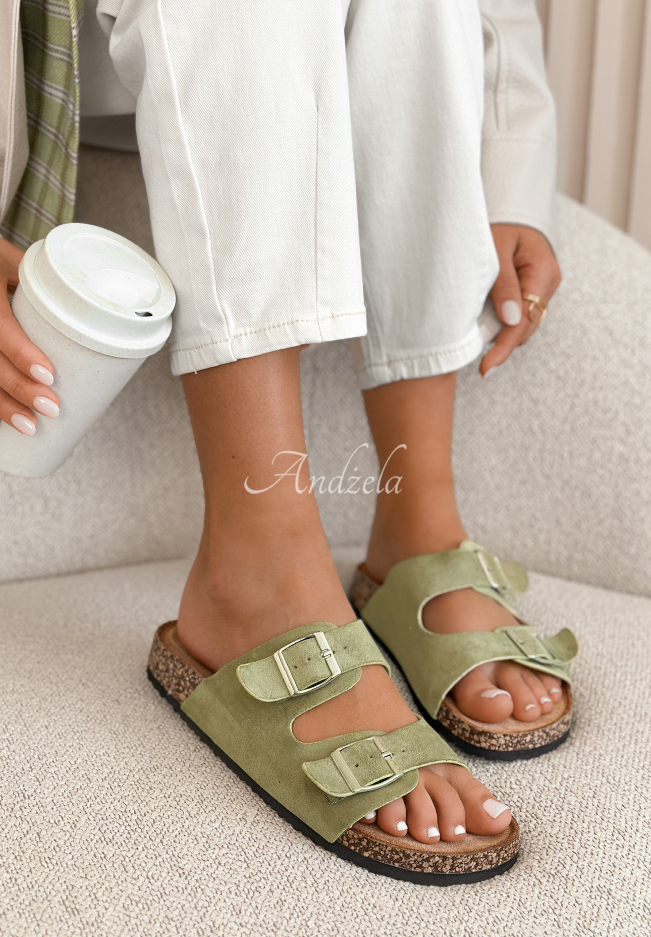 Semišové šľapky s prackami Cadence pistáciové