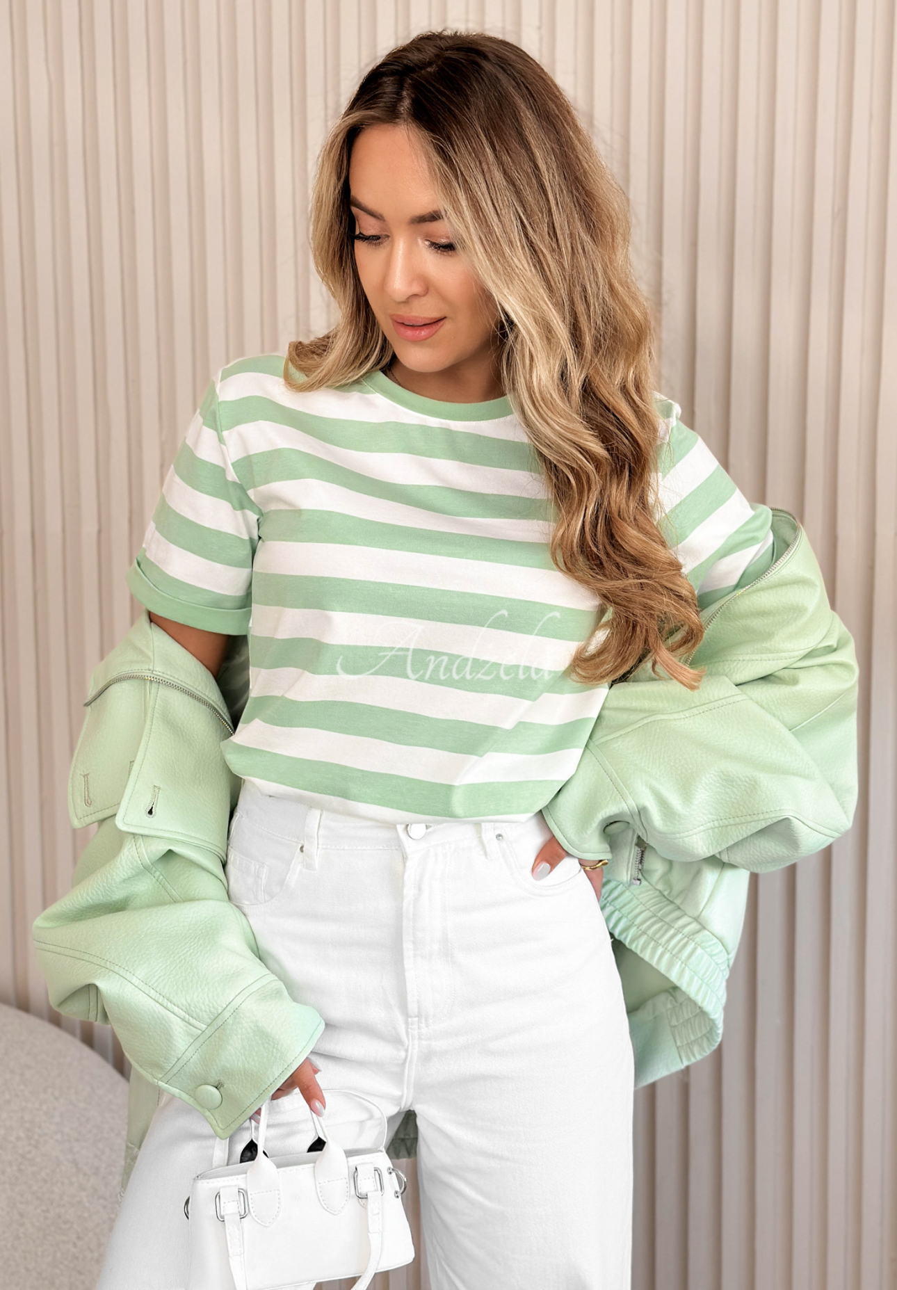 Bavlnené pásikavé tričko Louise bielo-pistaciový