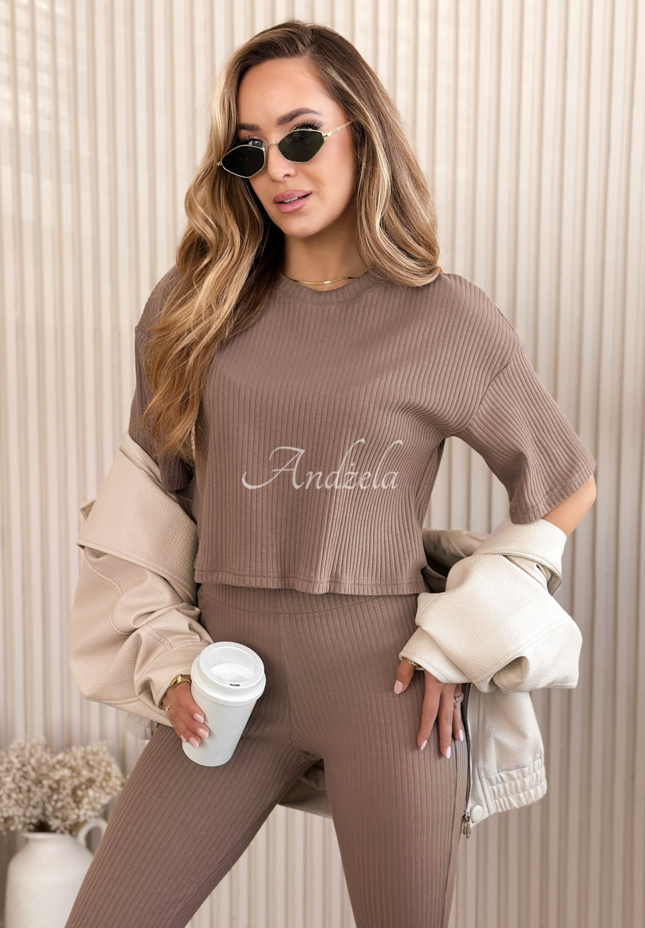 Krátke rebrované tričko z bavlny Marcella čokoládový