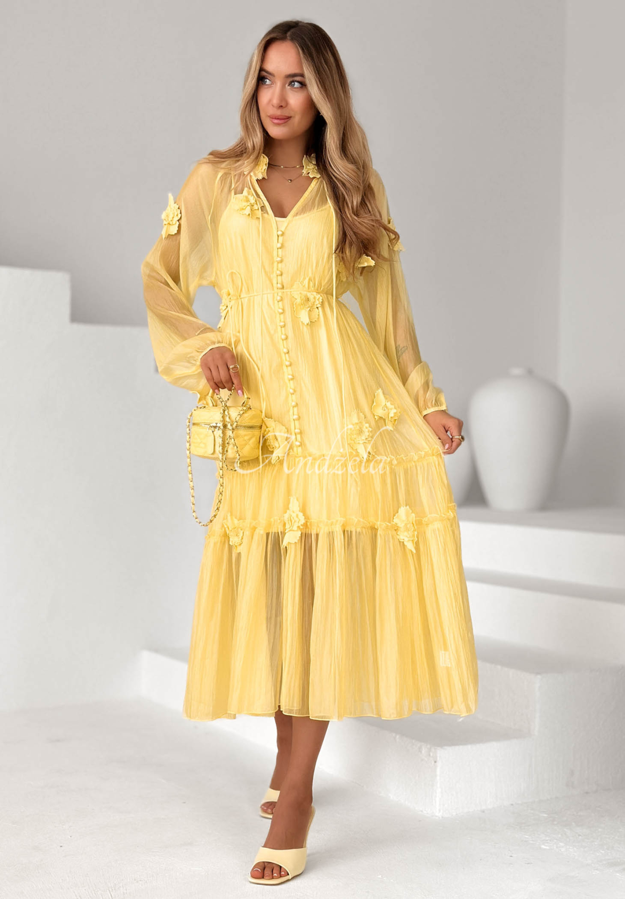 Šaty midi z tencelu s volánikmi a kvetmi Isenelle žltá