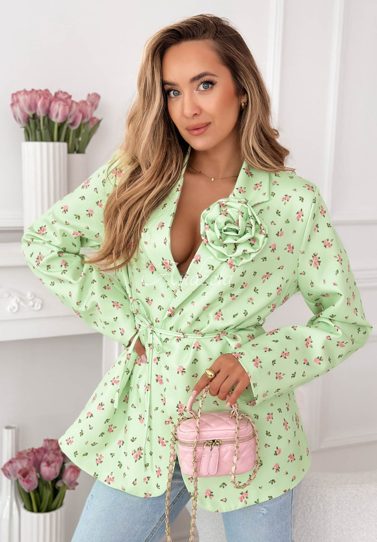 Kvetinové sako s opaskom a ružou Macarena pistaciová