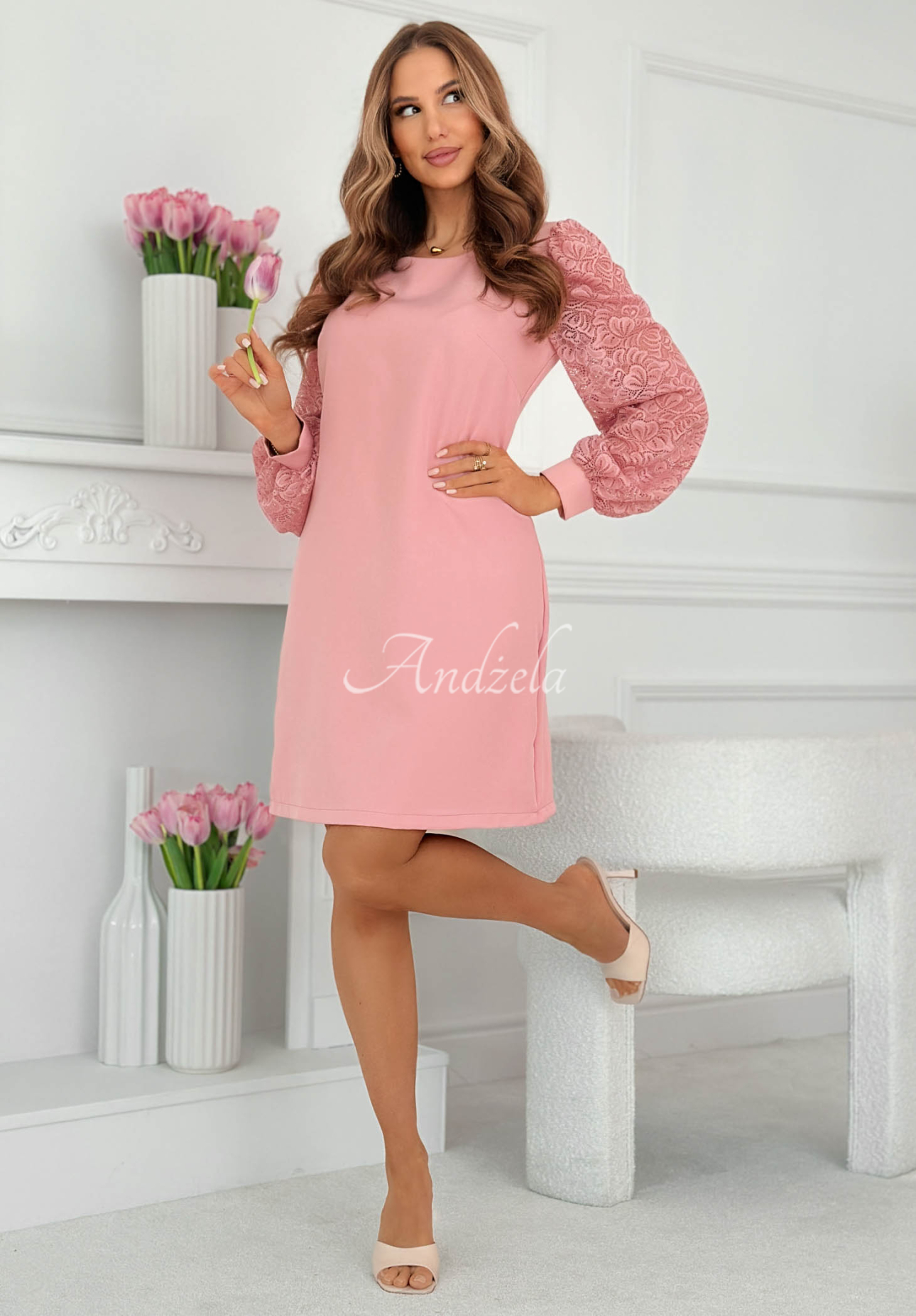 Šaty s čipkovanými rukávmi Daniela púdrovo ružová