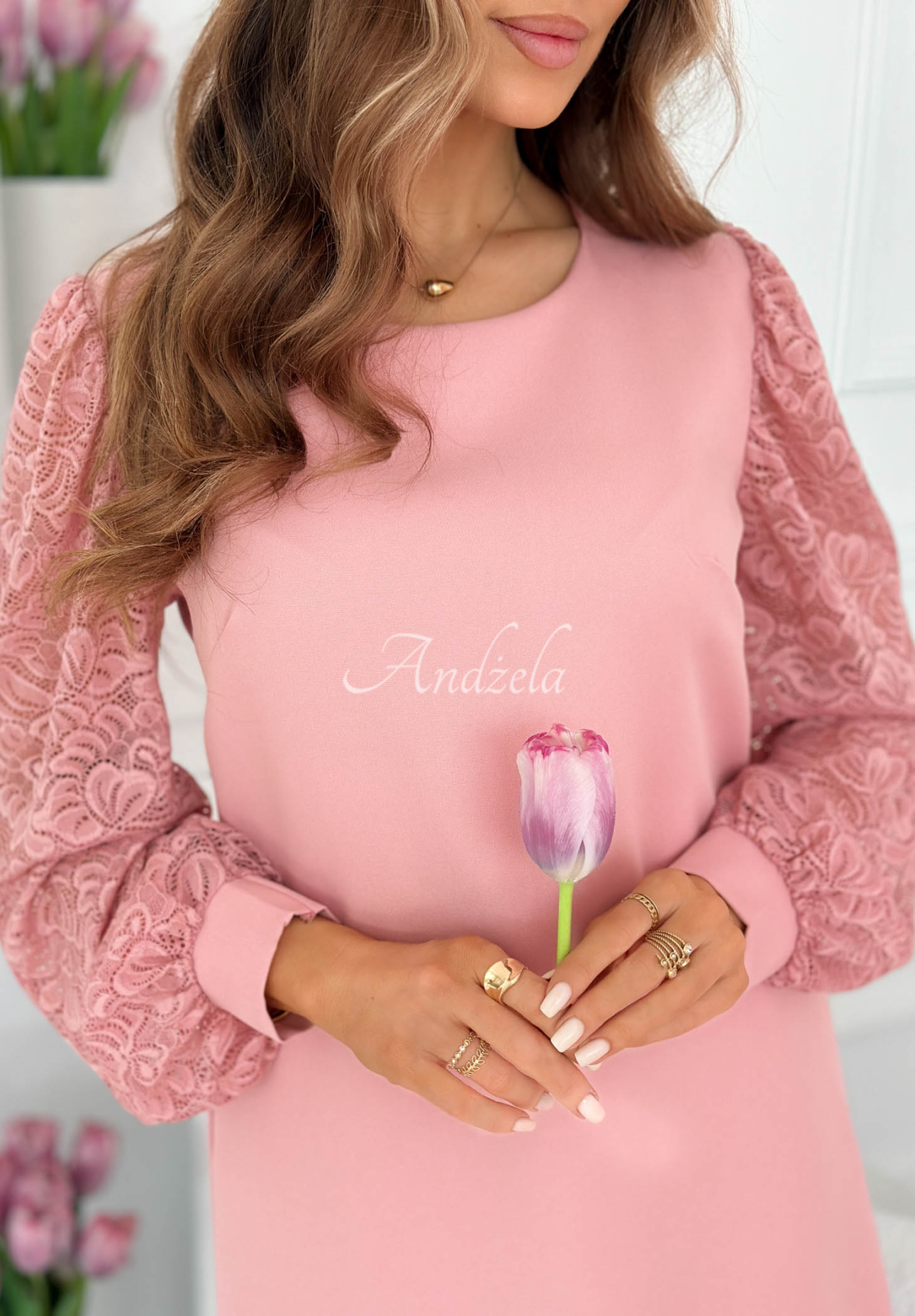 Šaty s čipkovanými rukávmi Daniela púdrovo ružová