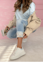 Nohavice džínosové mom fit z naszywkami Come Back Again svetlomodré