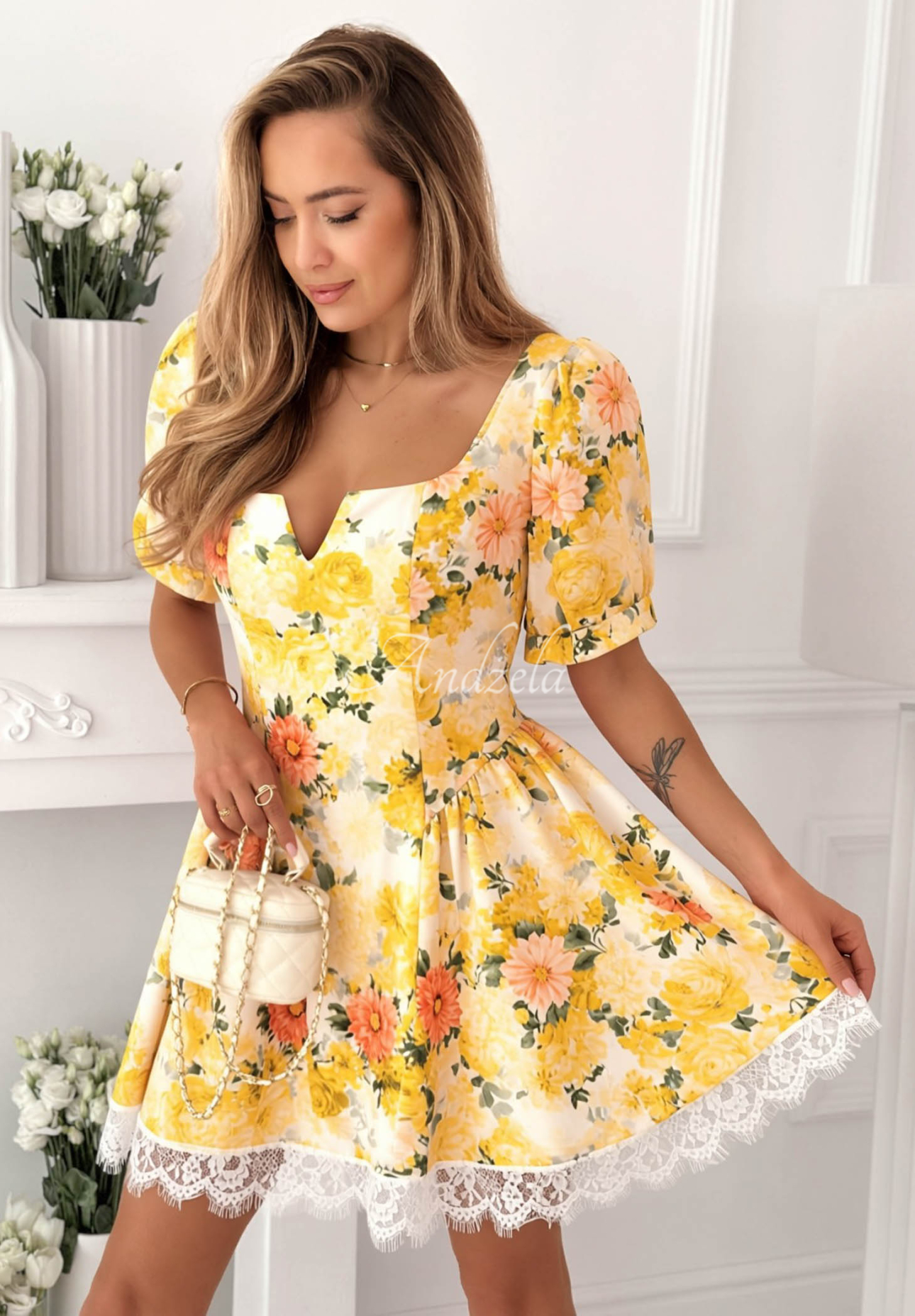 Kvetinové šaty s naberanými rukávmi a čipkou Clementine žltá