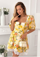 Kwiecista Šaty z bufkami i koronką Clementine žltá