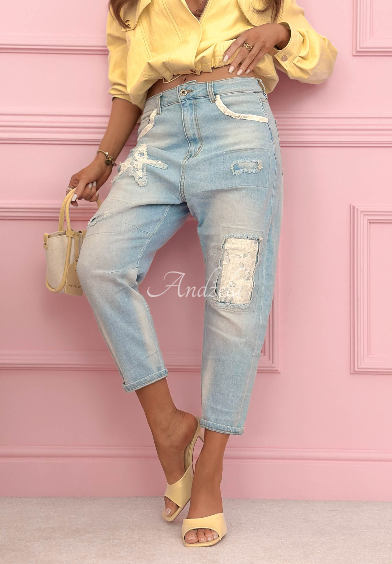 Džínsy mom fit s nášivkami Place Like This modré