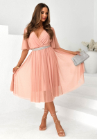 Tiulowa Šaty midi z paskiem Lace Vibes púdrovo ružová