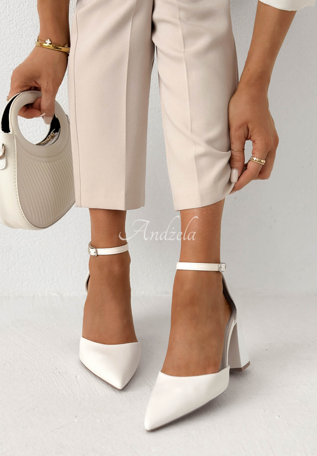 Kožené sandále na podpätku Nefertiti biele