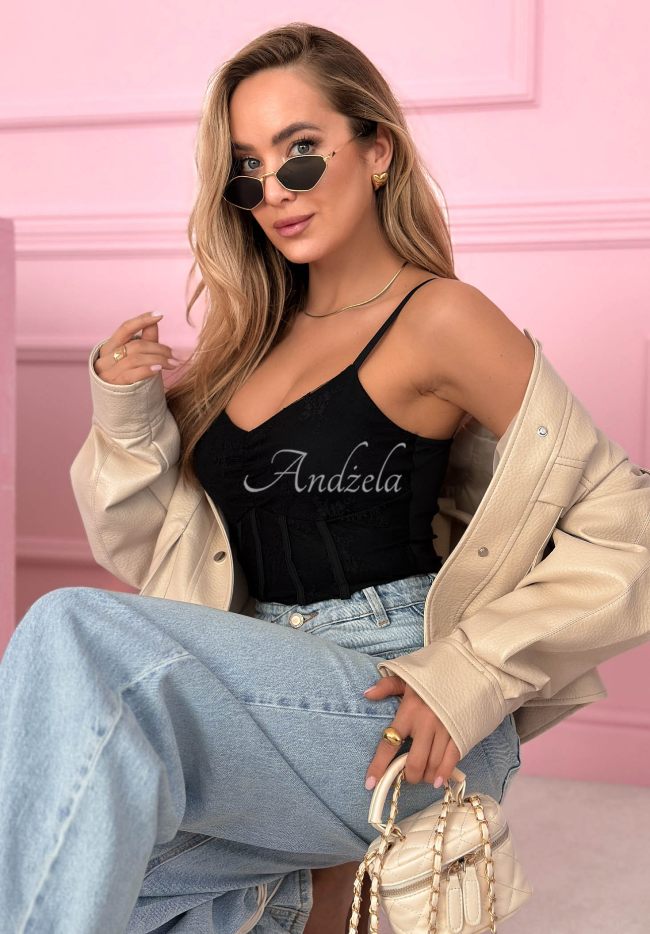 Korzetový top na ramienka Hello Beautiful čierne