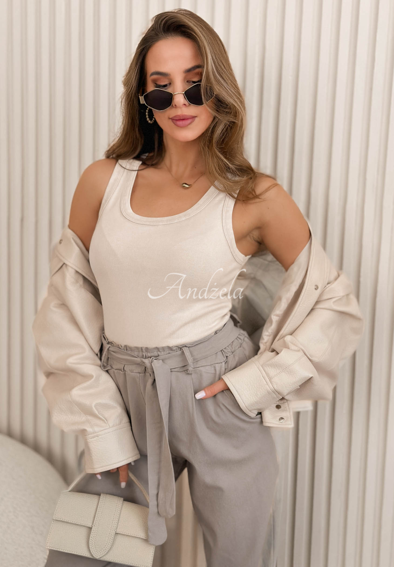 Bavlnený top s výstrihom Sunny Palm ecru