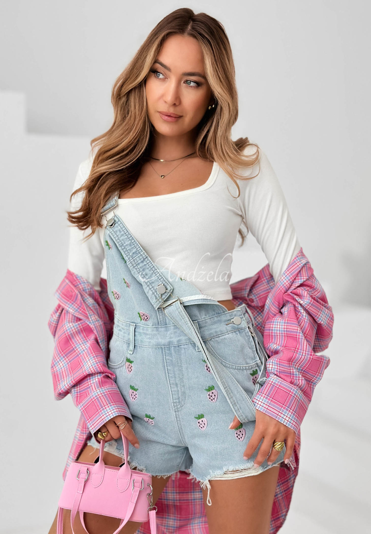 Krátke džínsové montérky s jahodami Sweet Berry svetlomodré