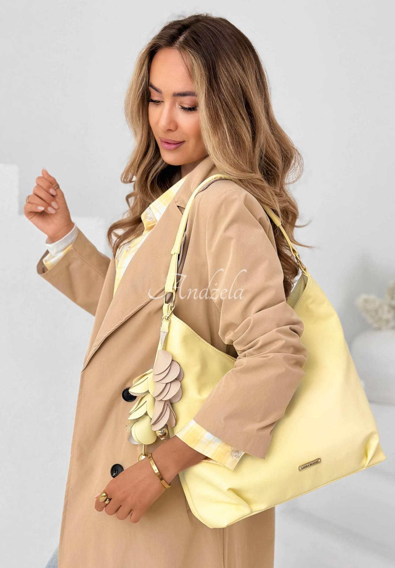 Kožená kabelka s príveskom Arlette žltá