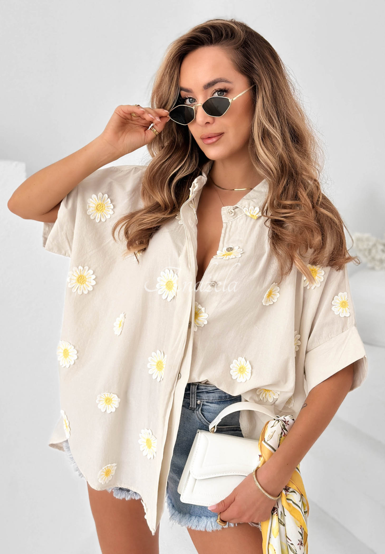 Bavlnená košeľa s kvetinovými nášivkami Cute Daisy béžová