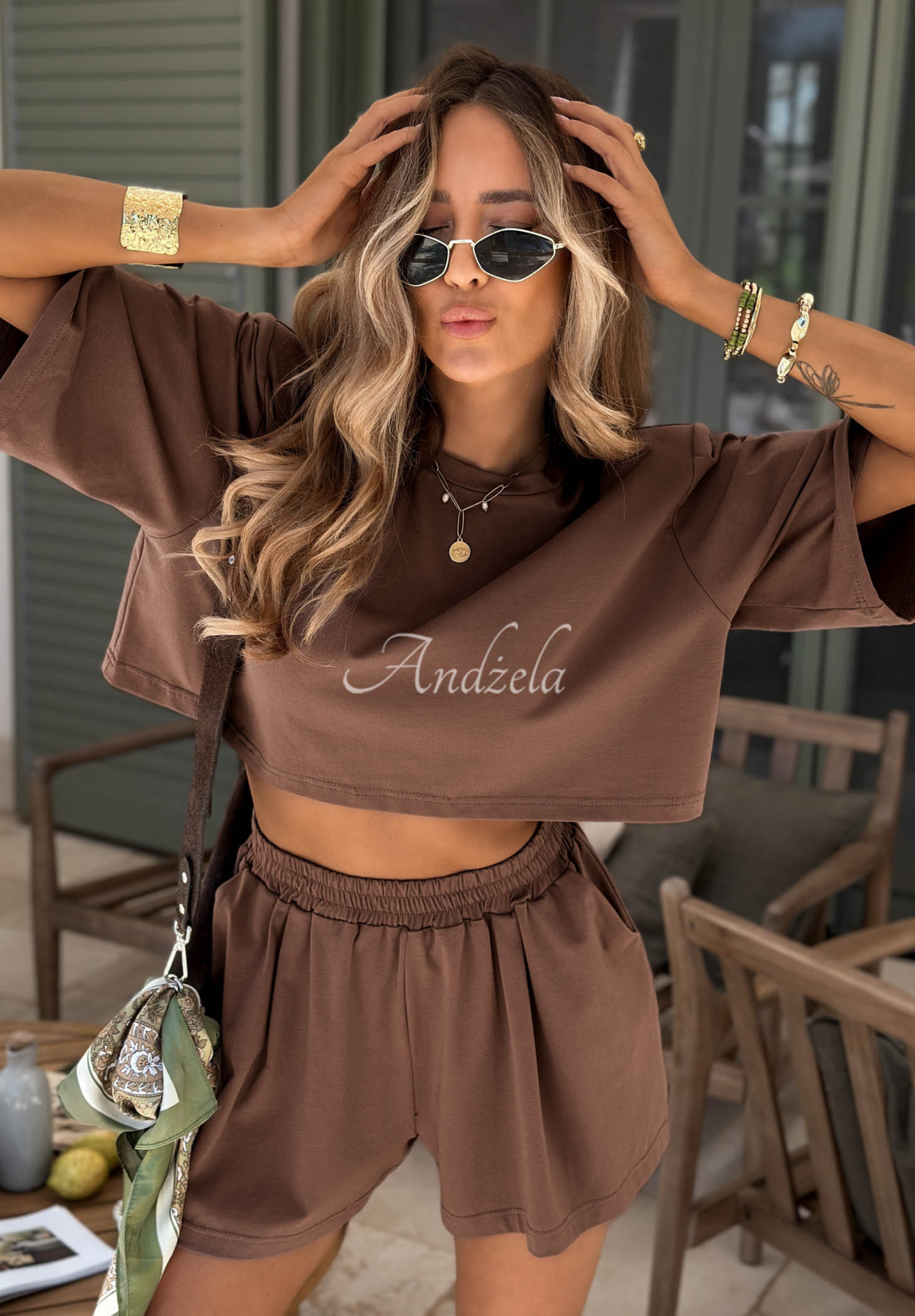 Bavlnné tričko s vypchávkami Viva Oliva čokoládový