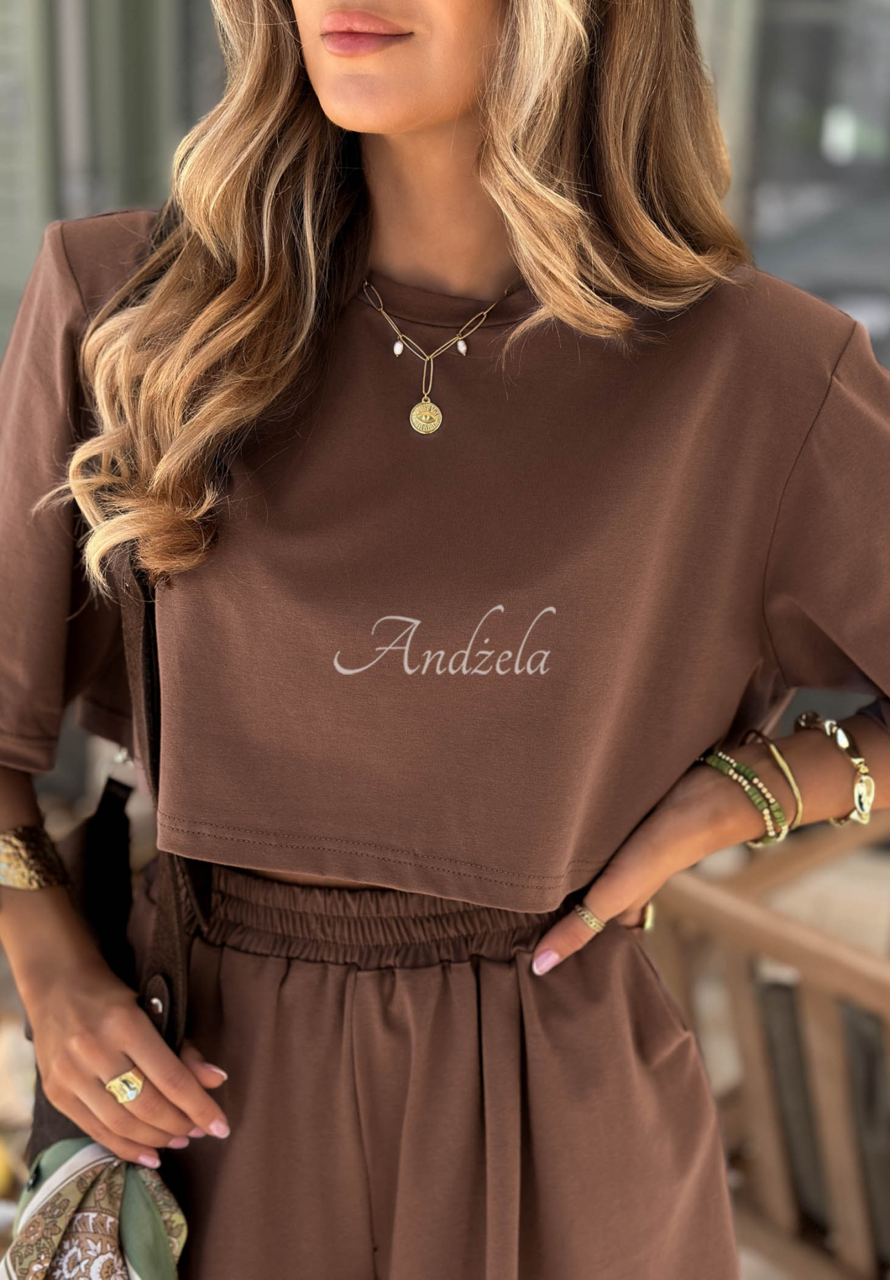 Bavlnné tričko s vypchávkami Viva Oliva čokoládový