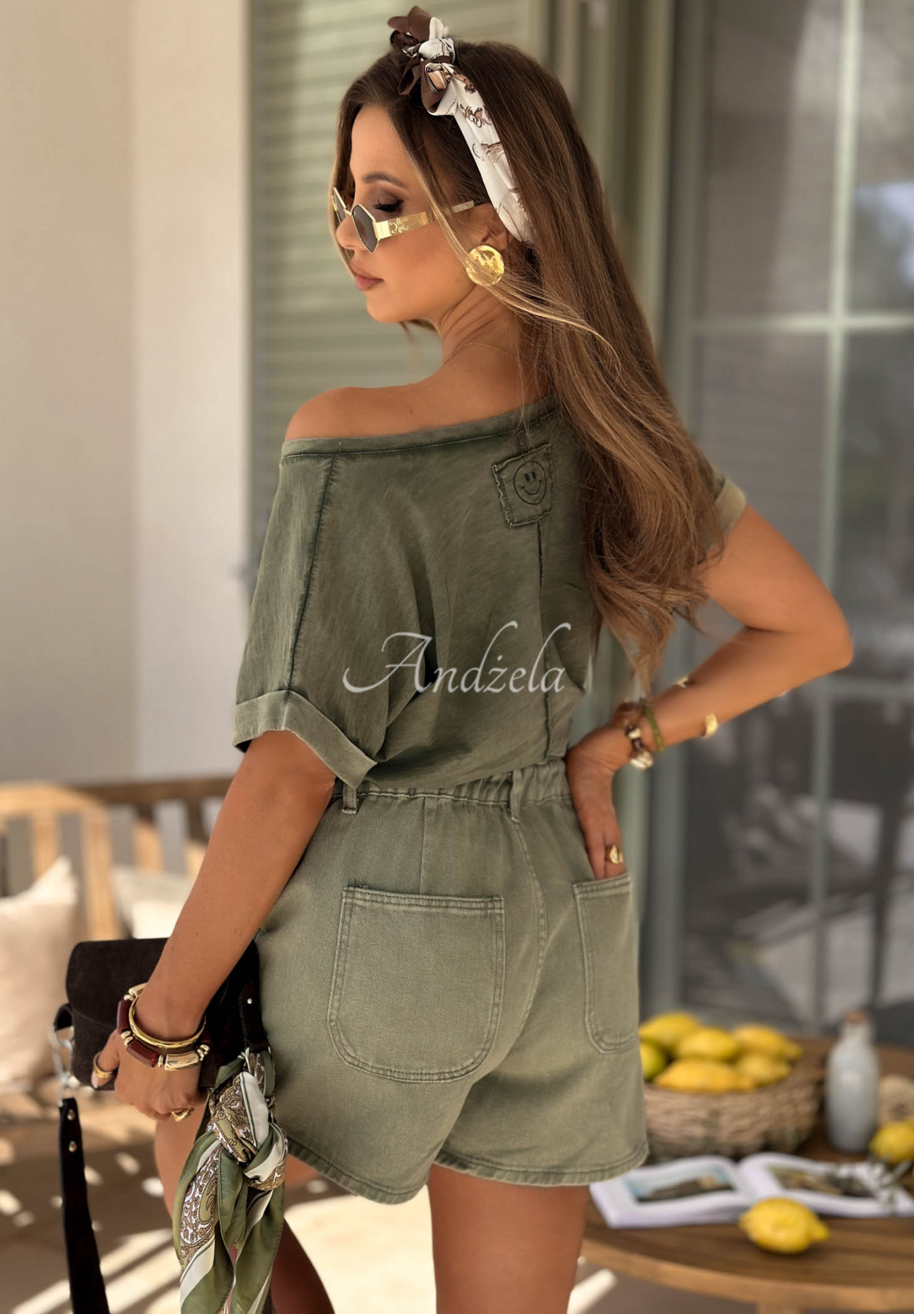 Tričko s výstrihom Your Own Life khaki