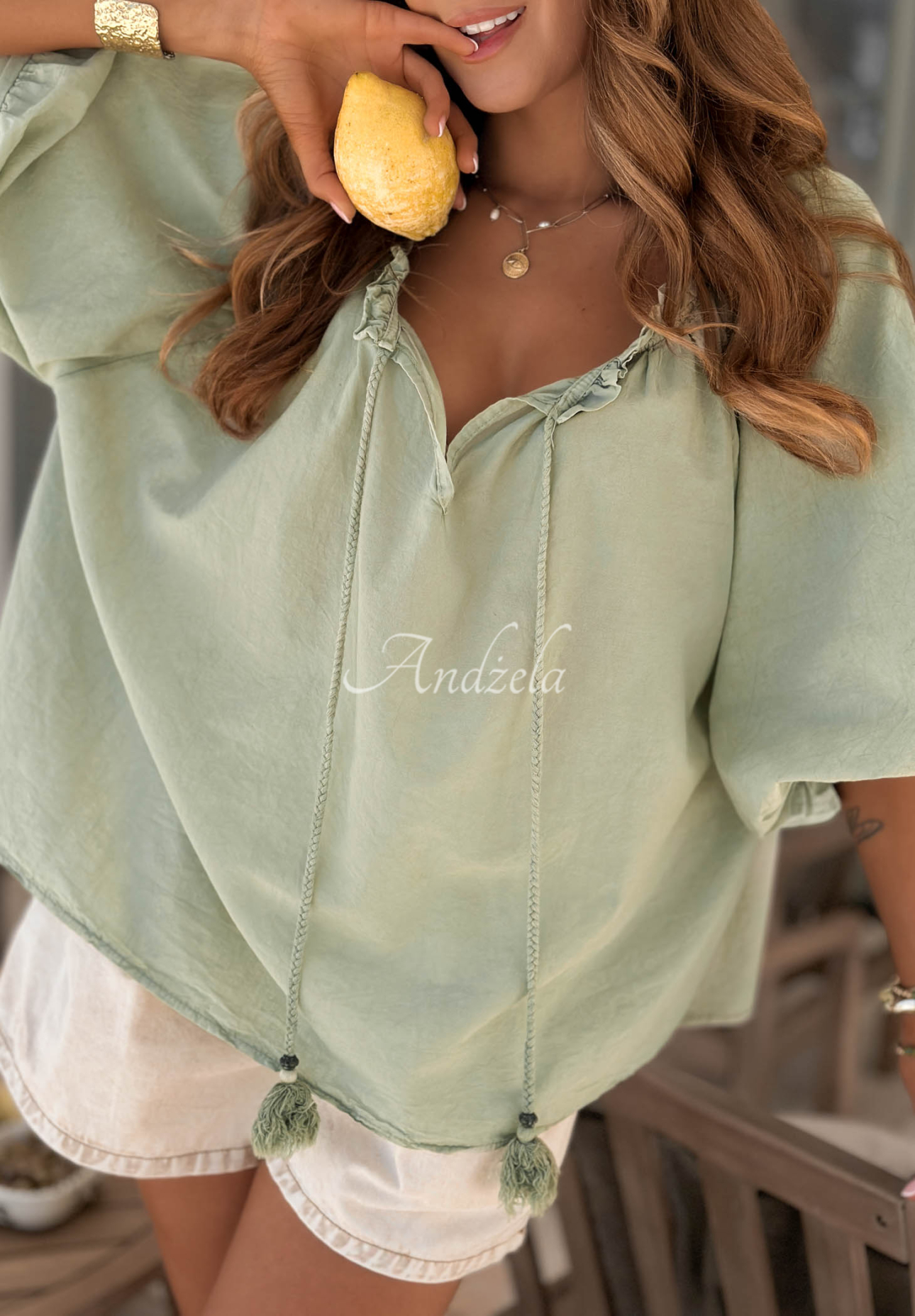 Bavlnená blúzka s naberanými rukávmi a viazaním pri výstrihu Bellanova pistaciová