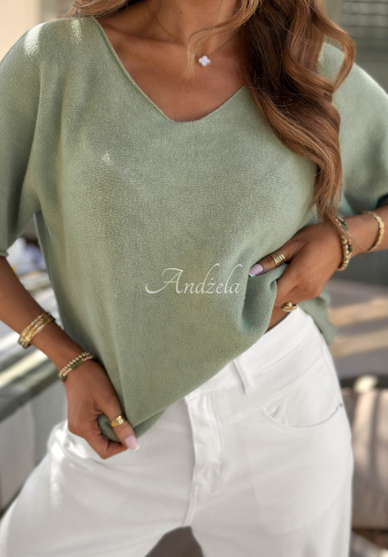 Viskózový sveter s výstrihom Summer Daydream khaki