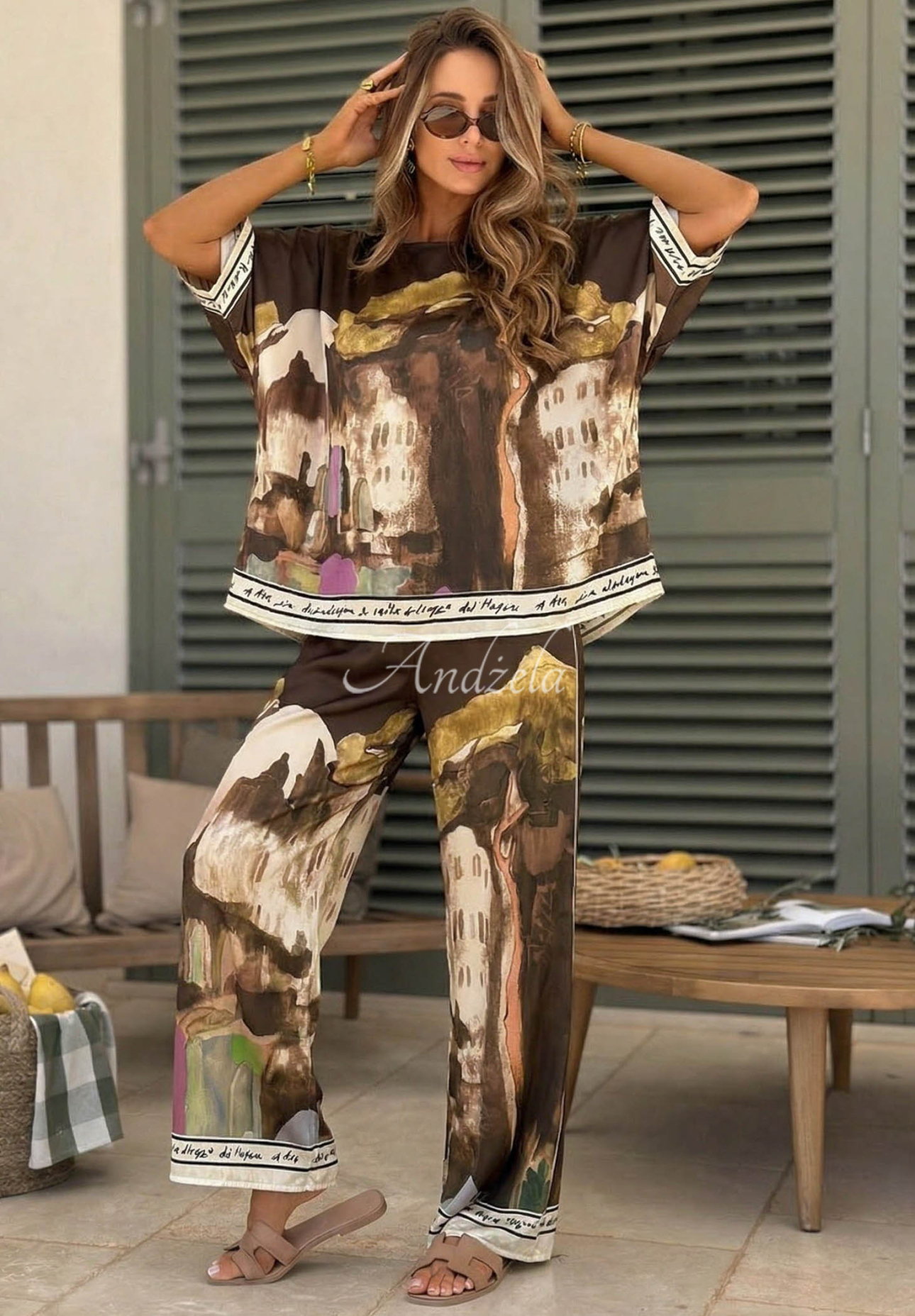 Saténová viskózová súprava blúzka a nohavice so vzormi Riviera Glow čokoládový