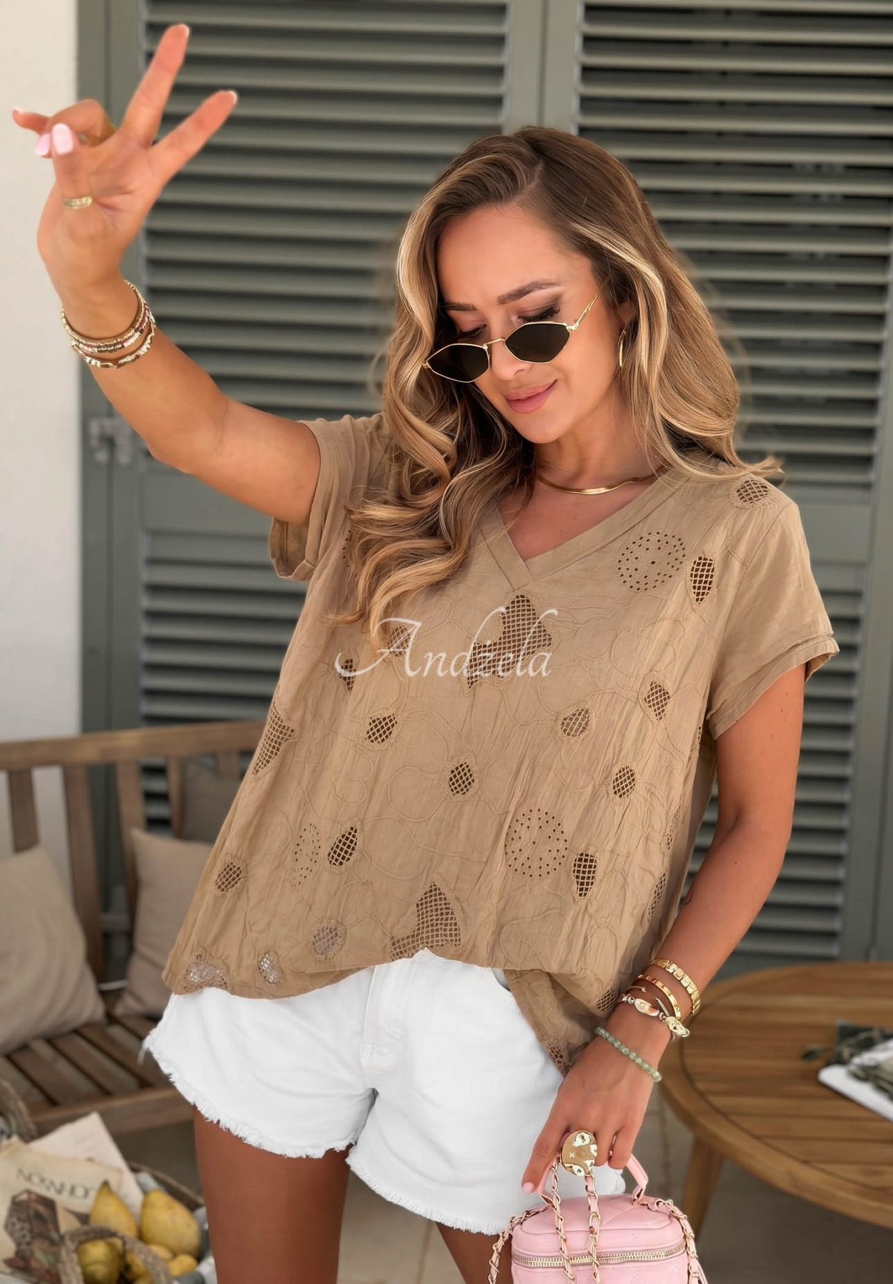 Ažúrové bavlnené tričko s výstrihom Sol Riviera Mokka