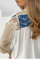 Košeľa oversize z haftami i paskami Salina Biela