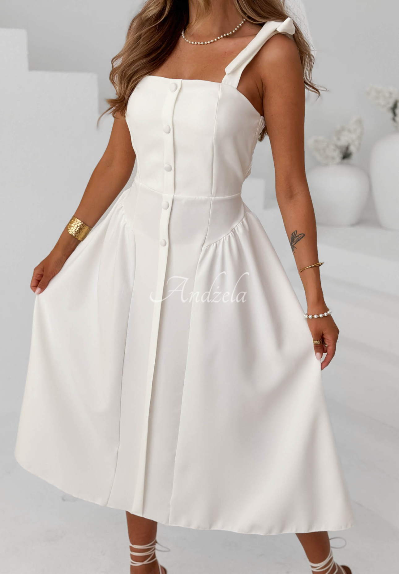 Šaty midi na viazaných ramienkach Sunset Aura Biela