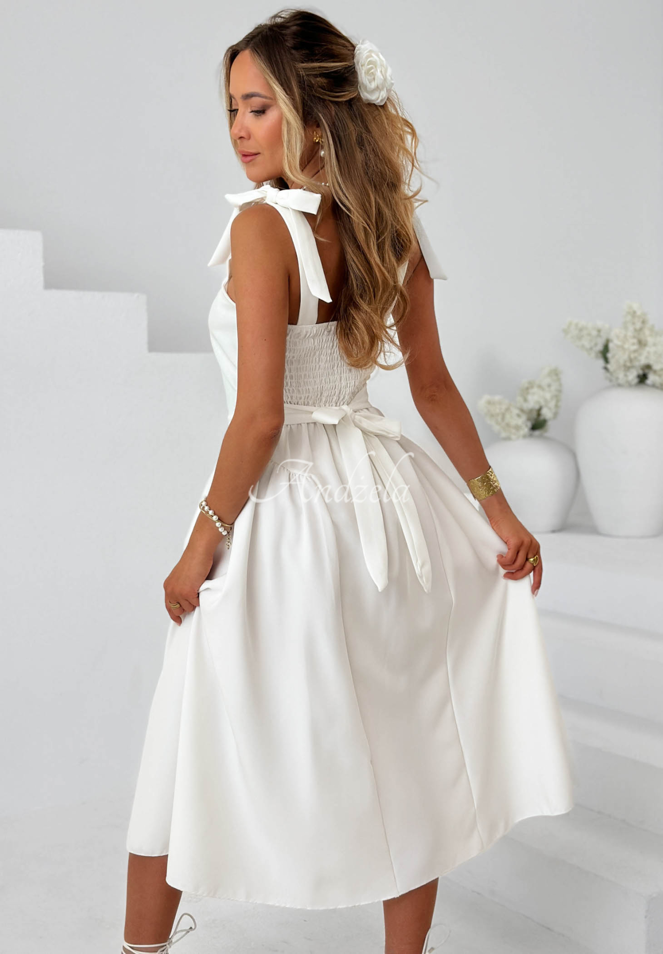 Šaty midi na viazaných ramienkach Sunset Aura Biela